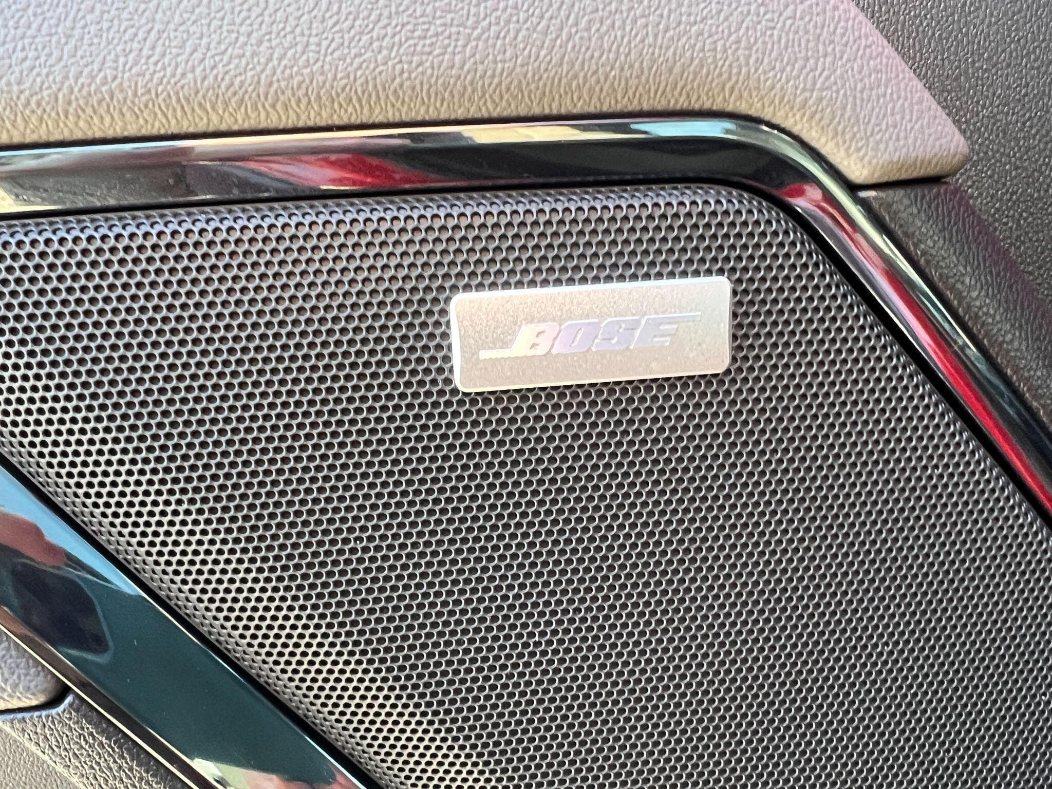 Chevrolet Silverado - Image 12