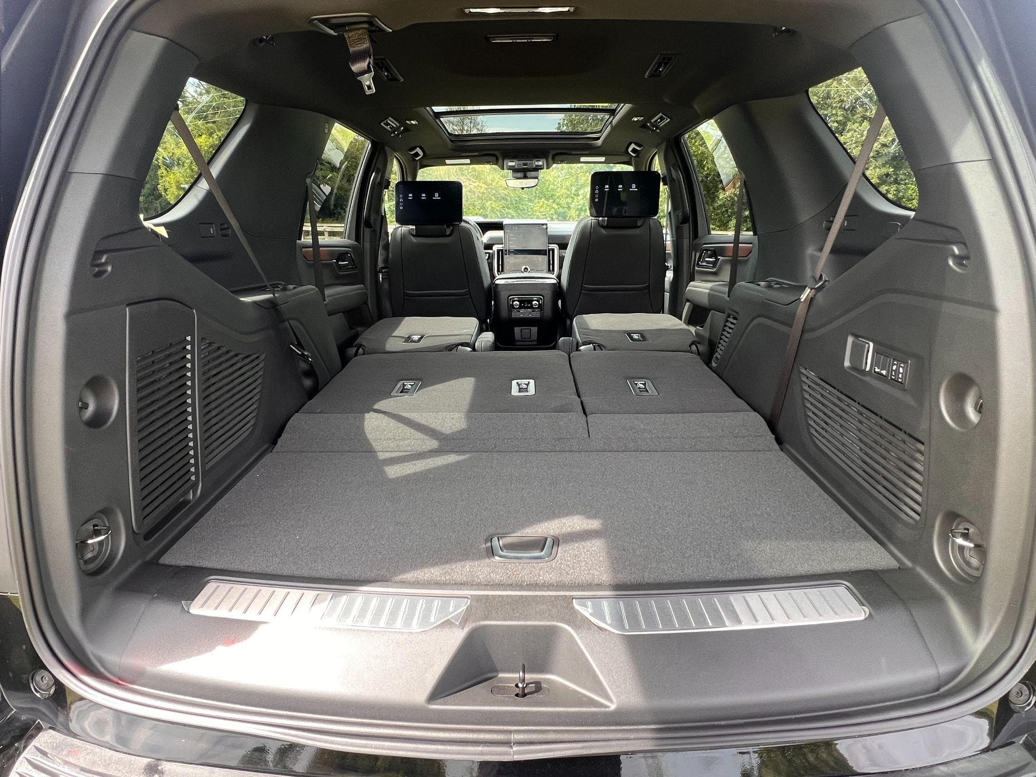 GMC Yukon - Image 25