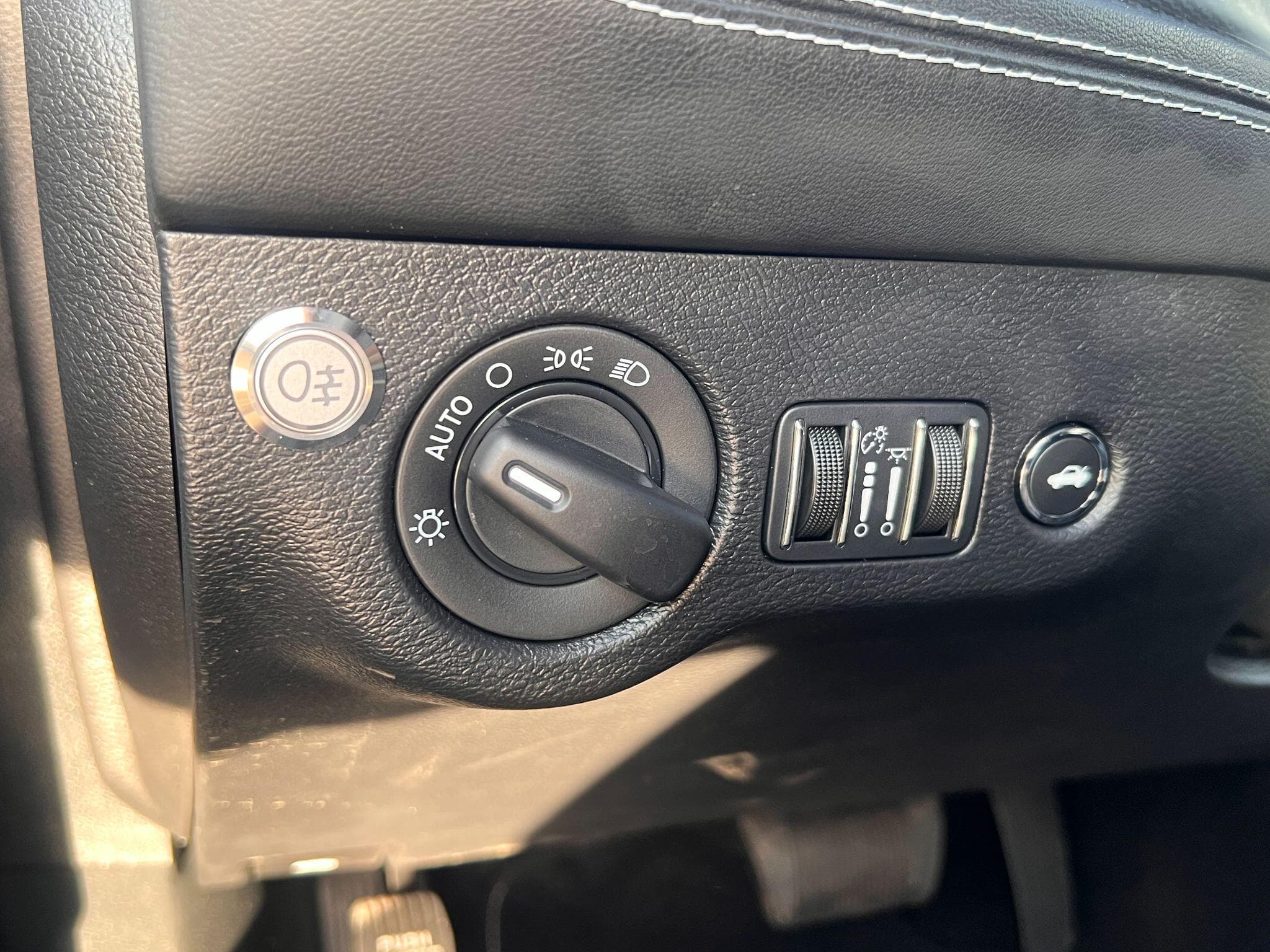 Dodge Challenger - Image 14