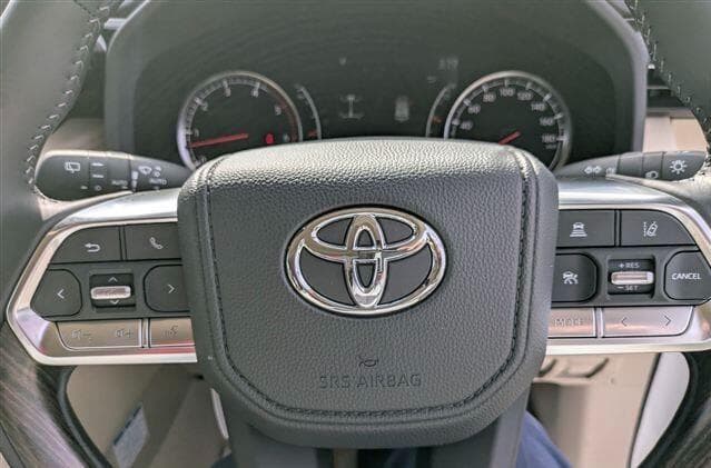 Toyota Land Cruiser - Image 13