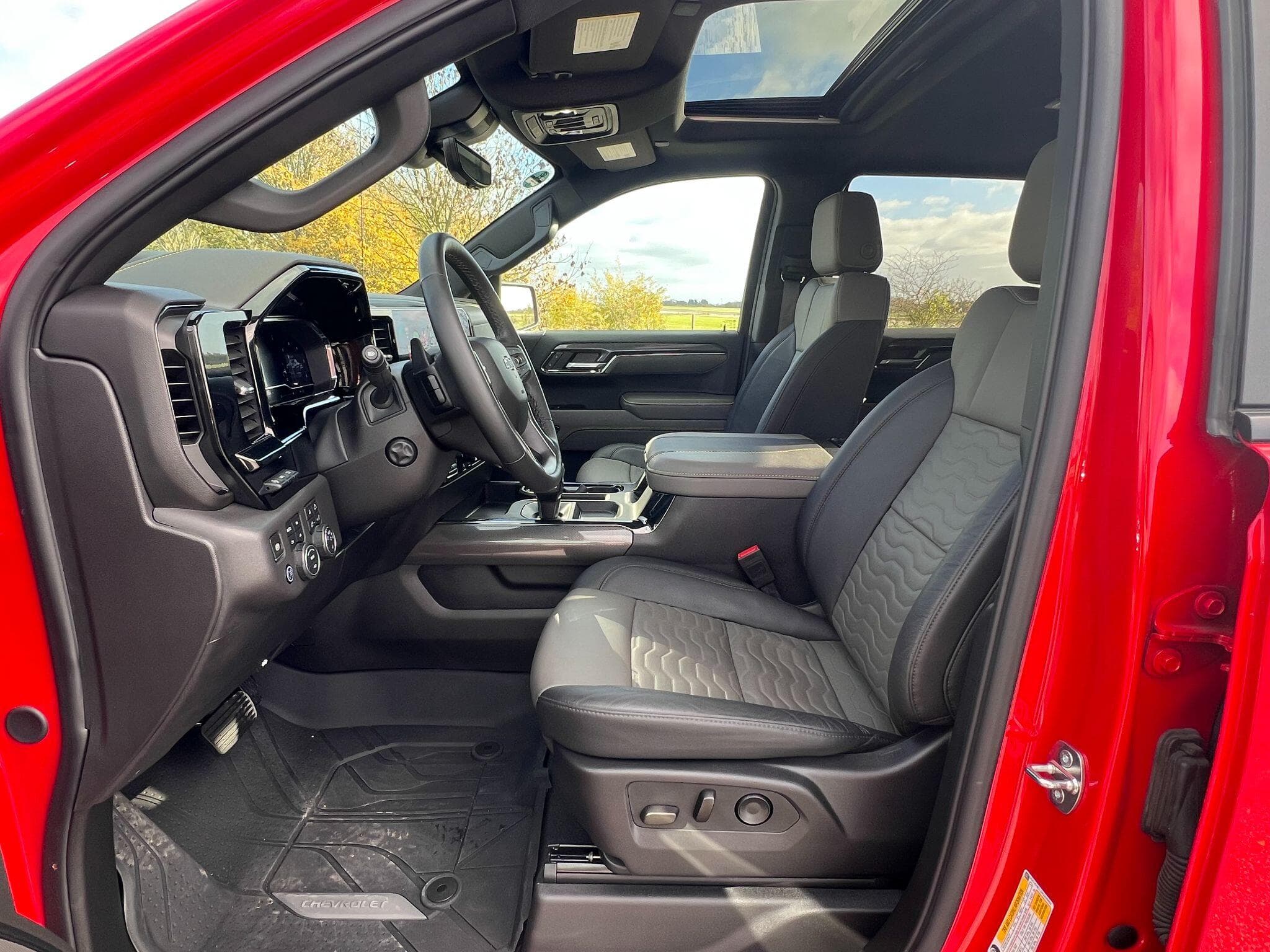 Chevrolet Silverado - Image 15