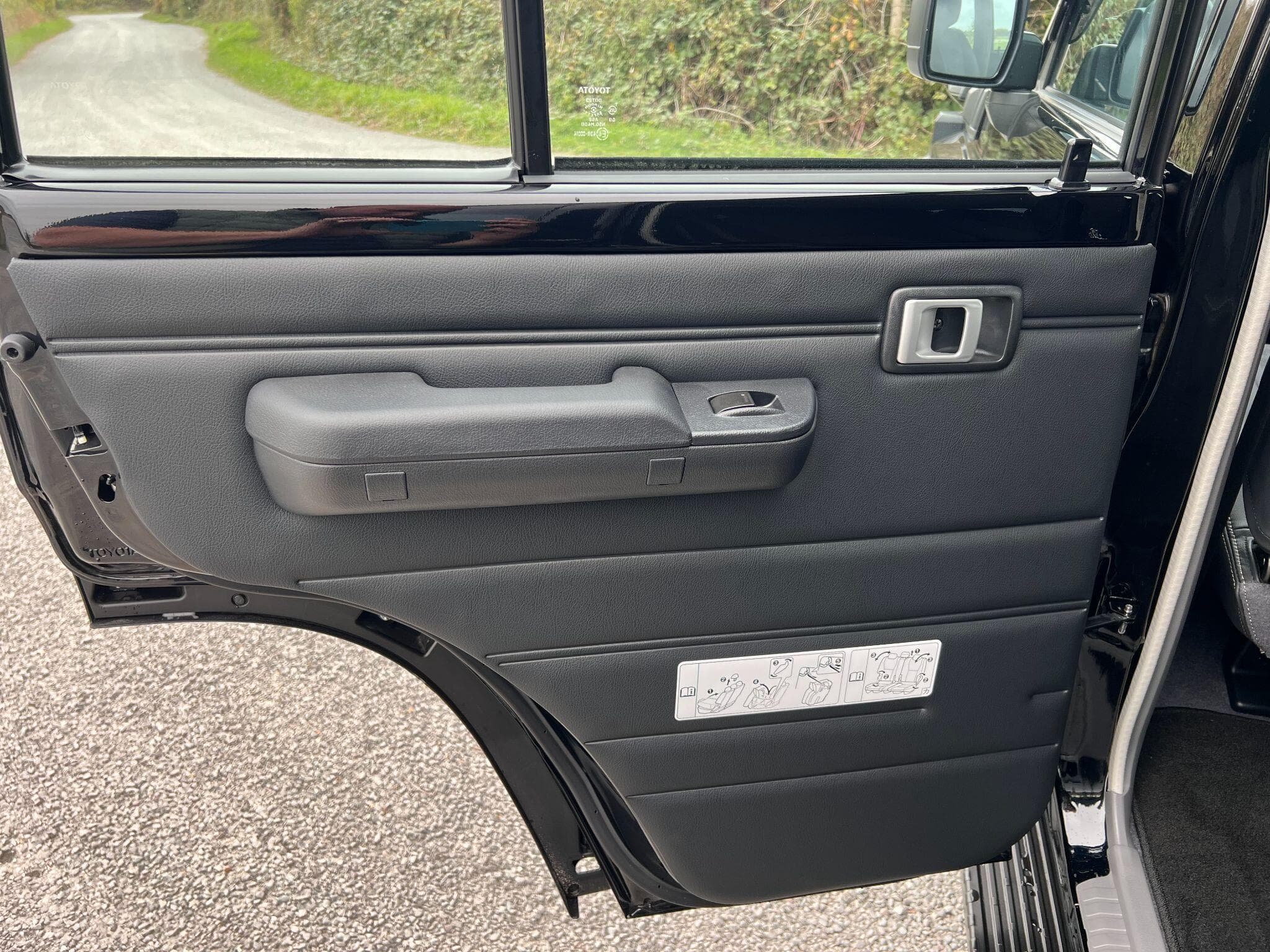 Toyota Land Cruiser - Image 13