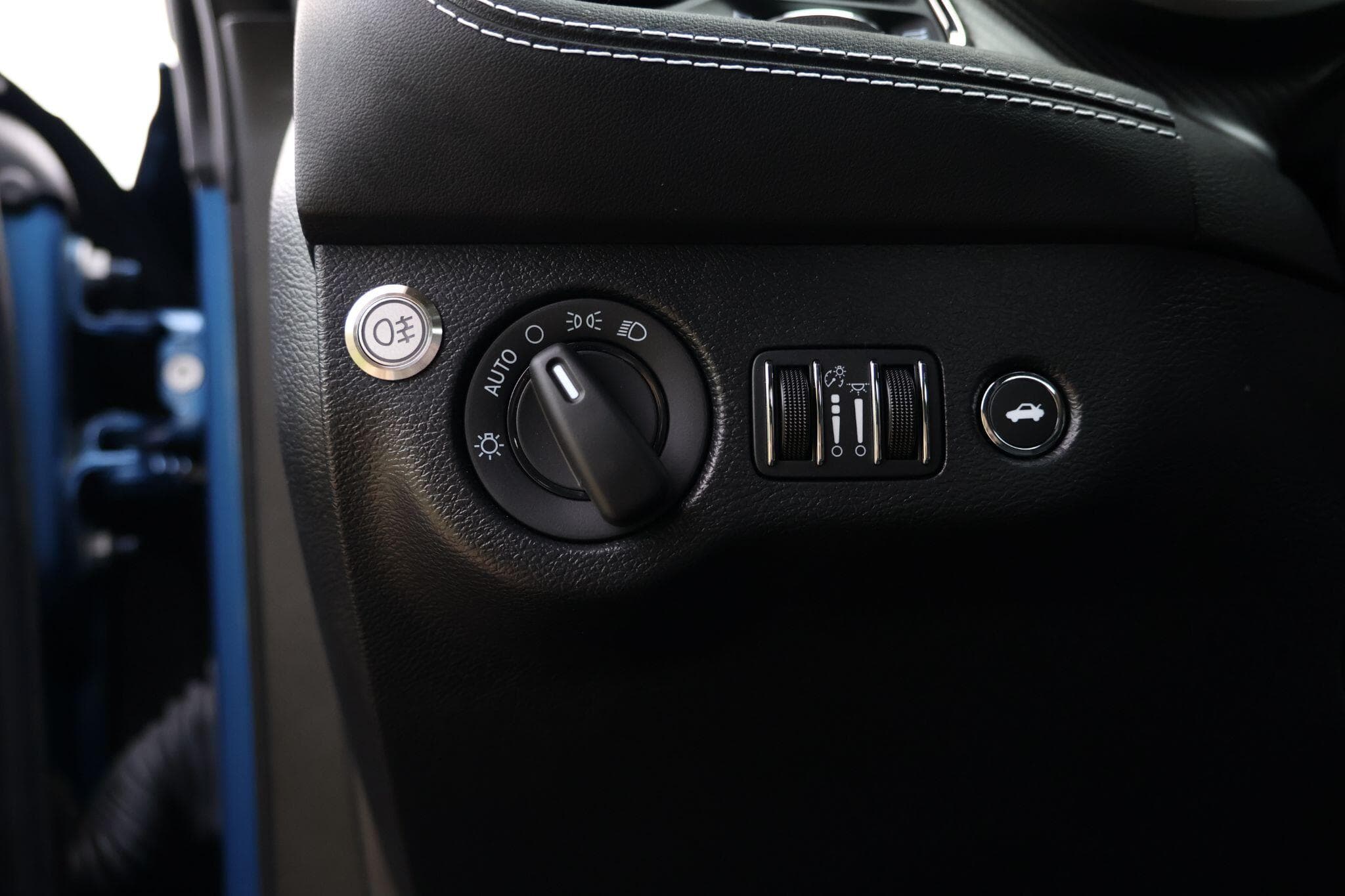 Dodge Challenger - Image 19