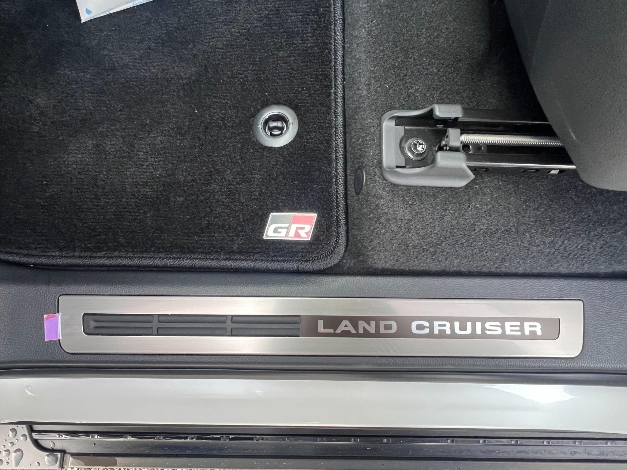 Toyota Land Cruiser - Image 29