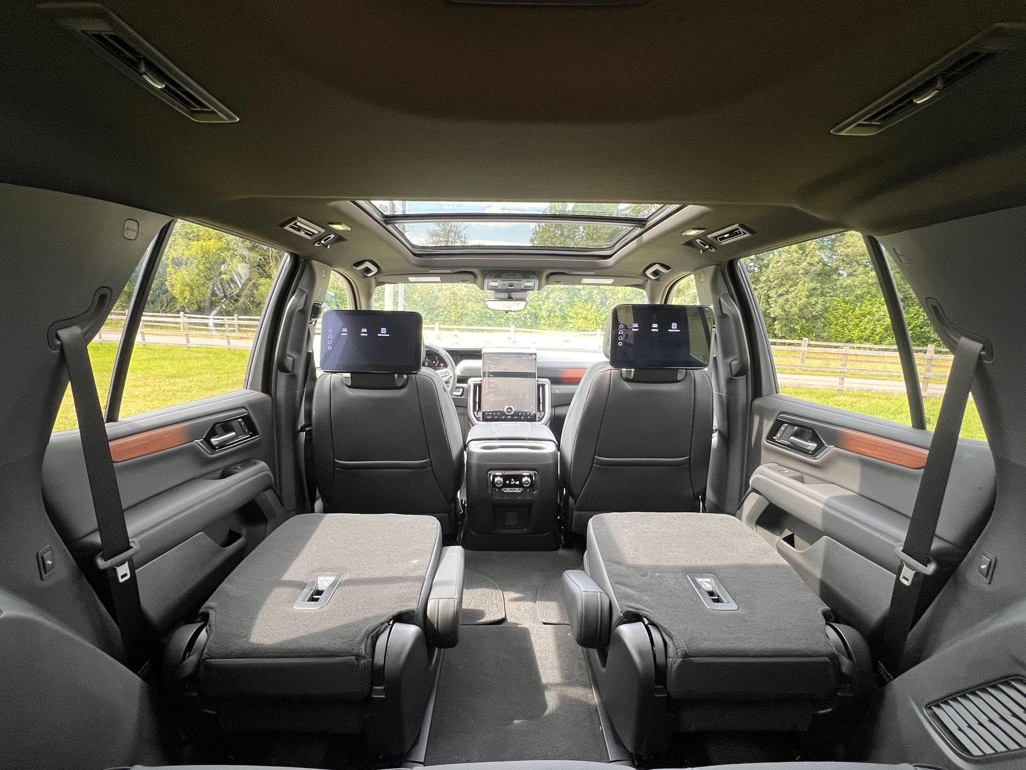 GMC Yukon - Image 28