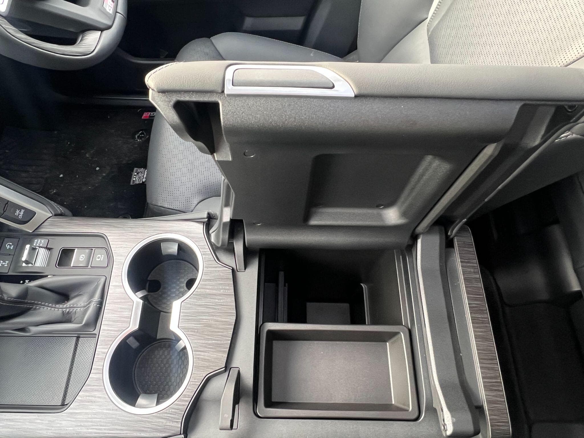 Toyota Land Cruiser - Image 25