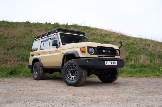 Toyota Land Cruiser - Thumbnail 1