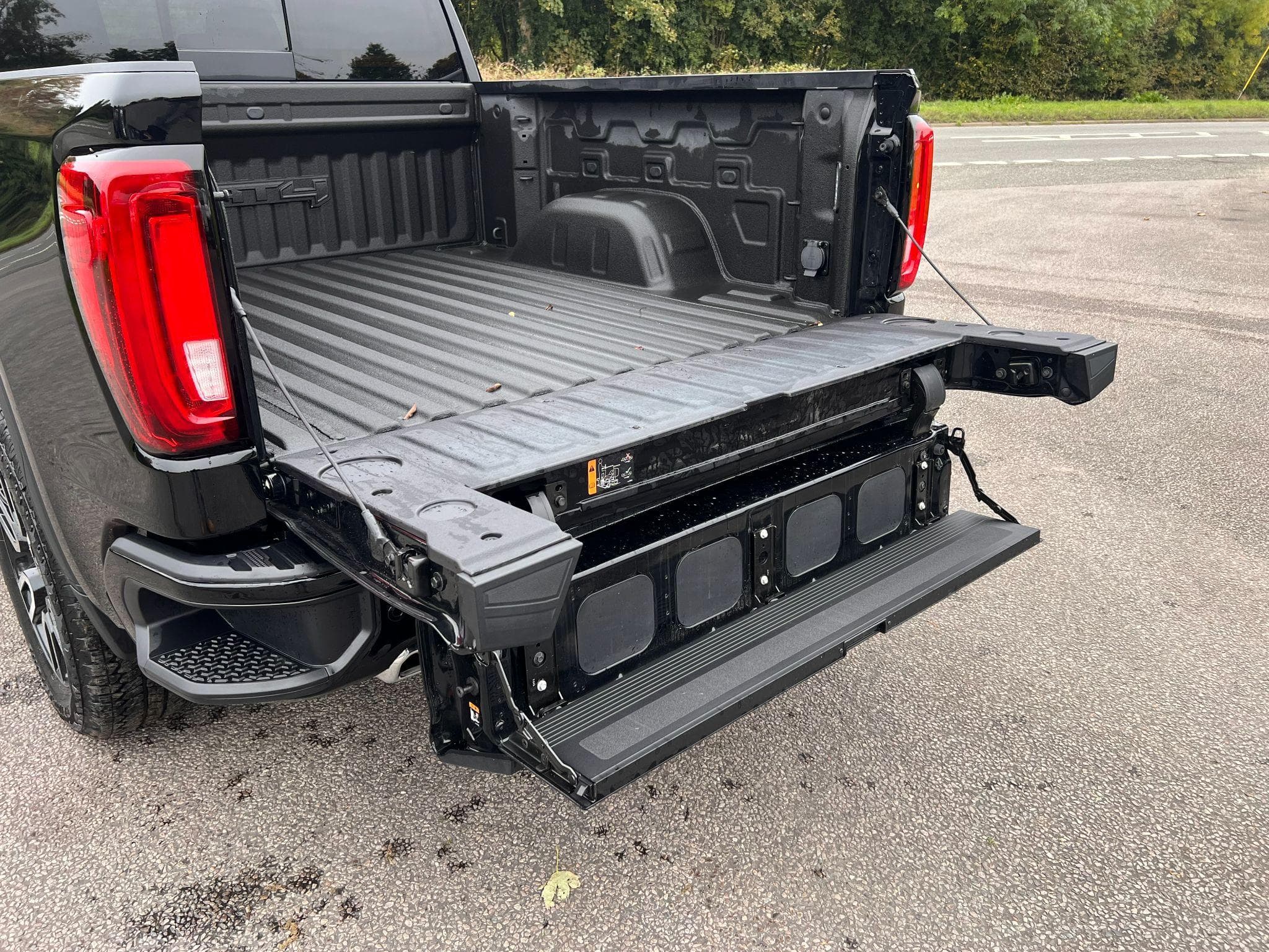 GMC Sierra - Image 19