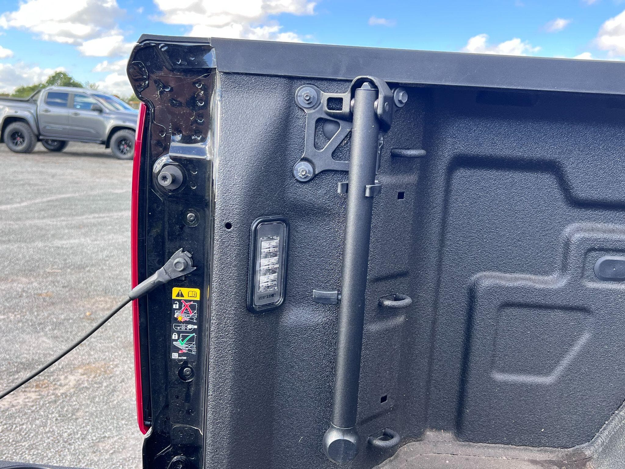 Chevrolet Silverado - Image 43