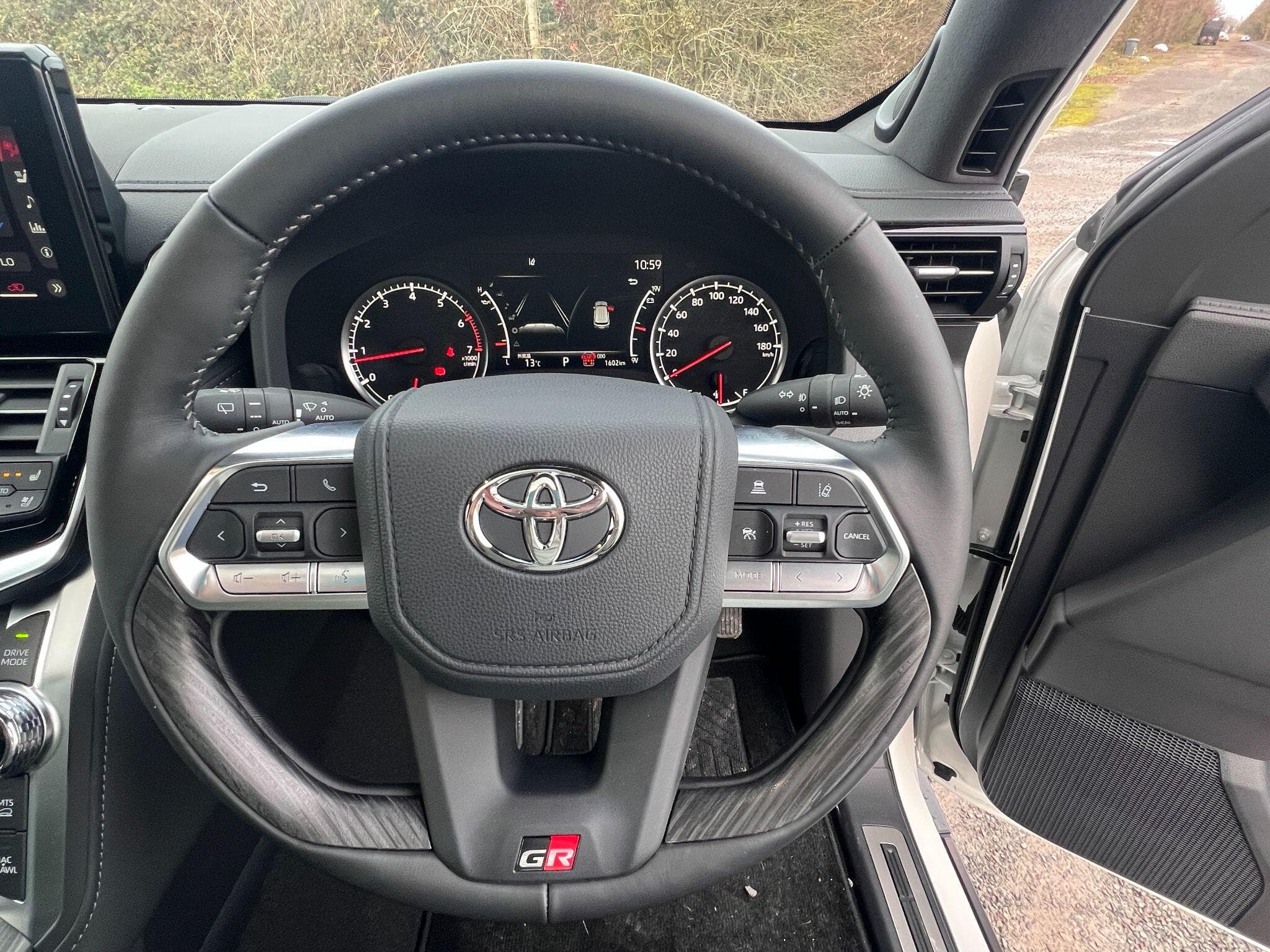 Toyota Land Cruiser - Image 13