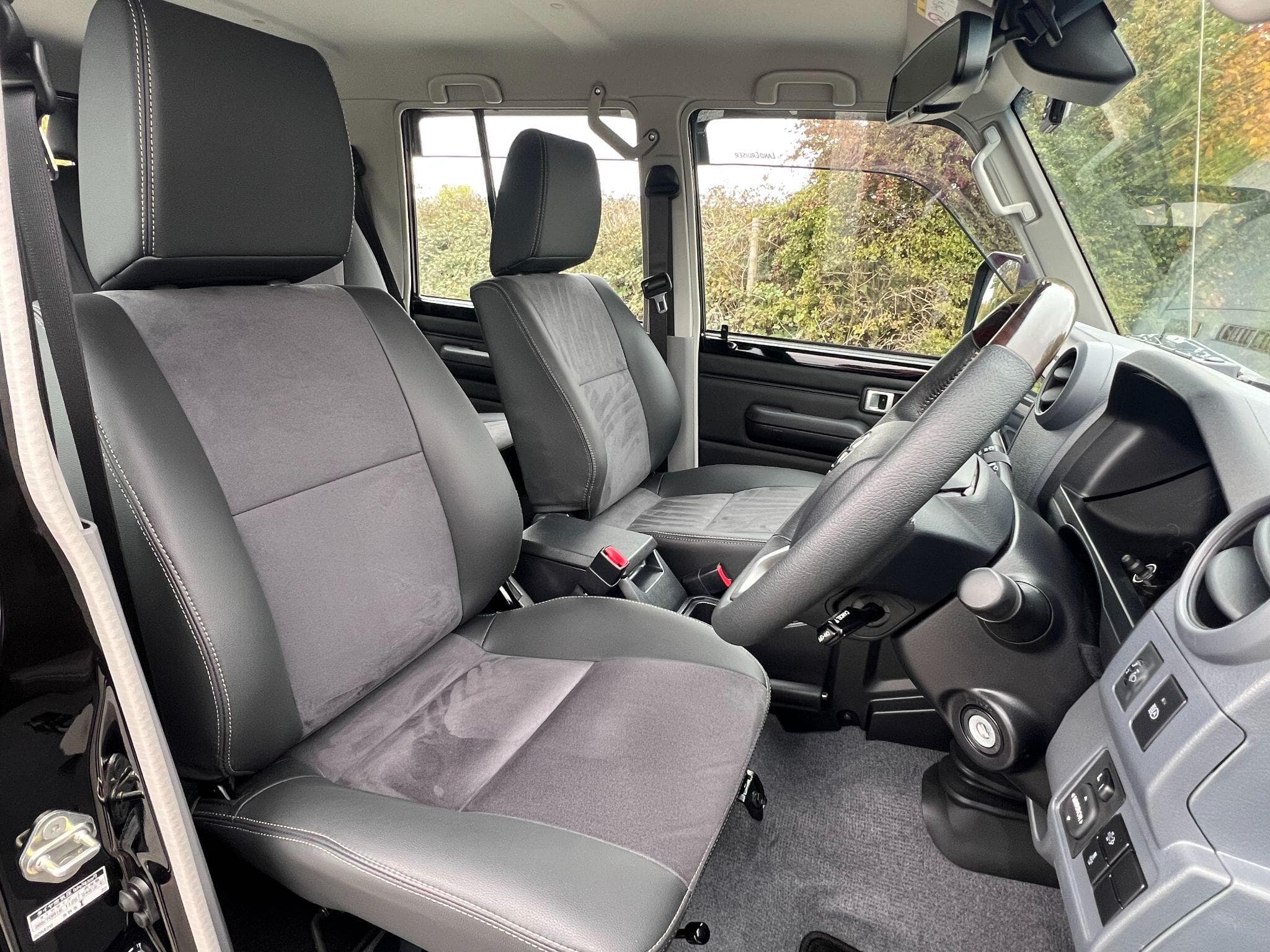 Toyota Land Cruiser - Image 9