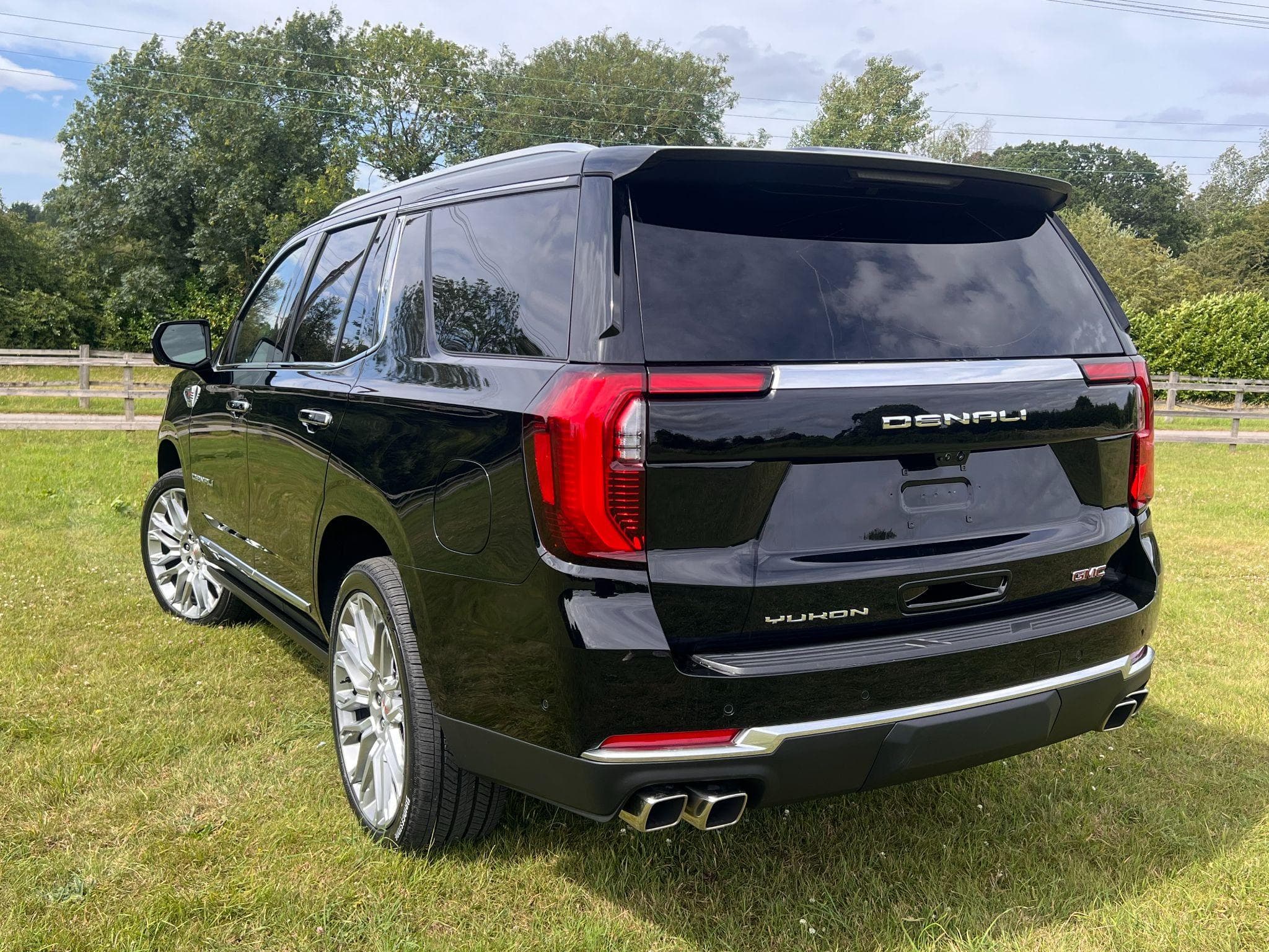 GMC Yukon - Image 30