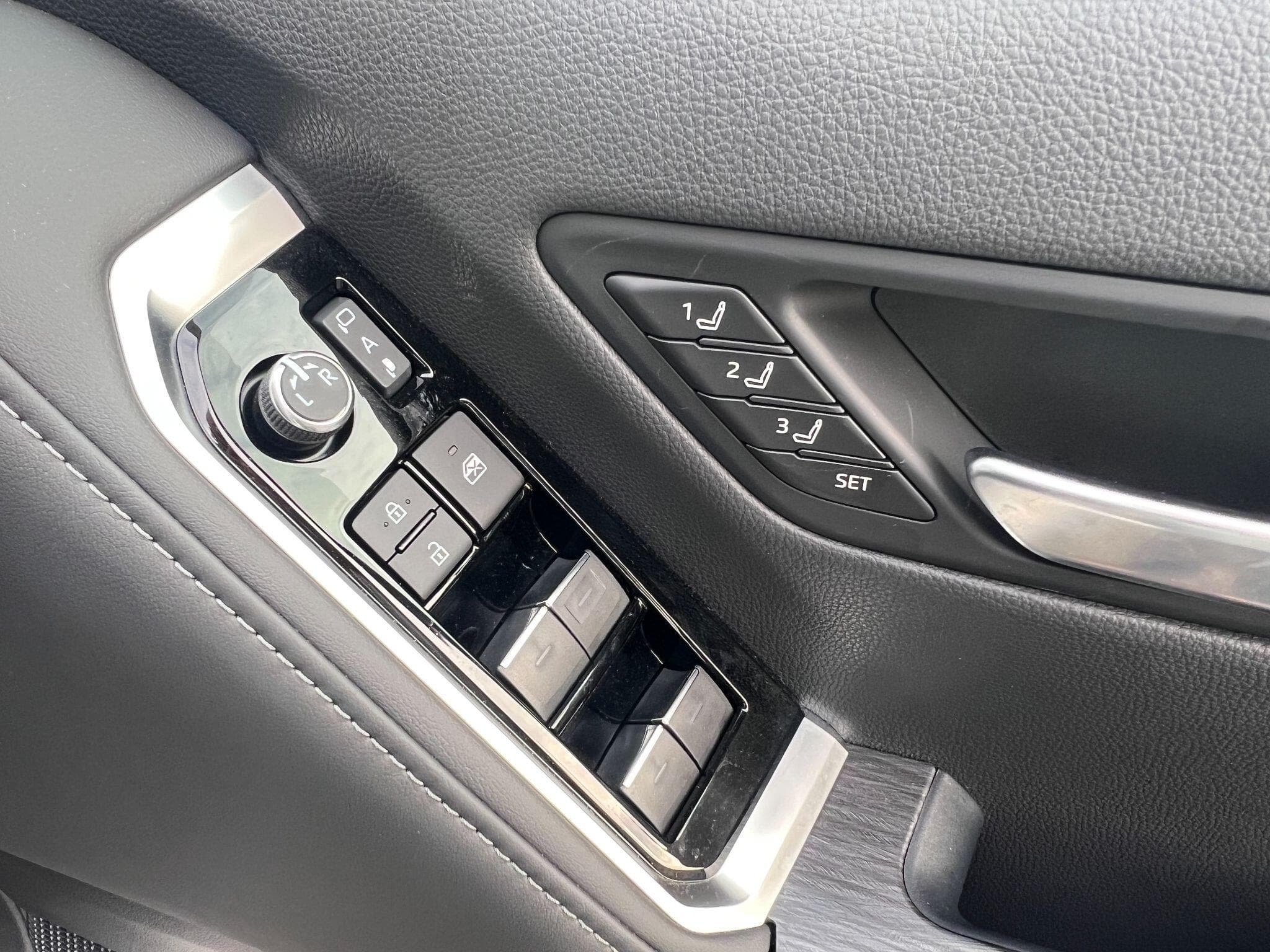 Toyota Land Cruiser - Image 7