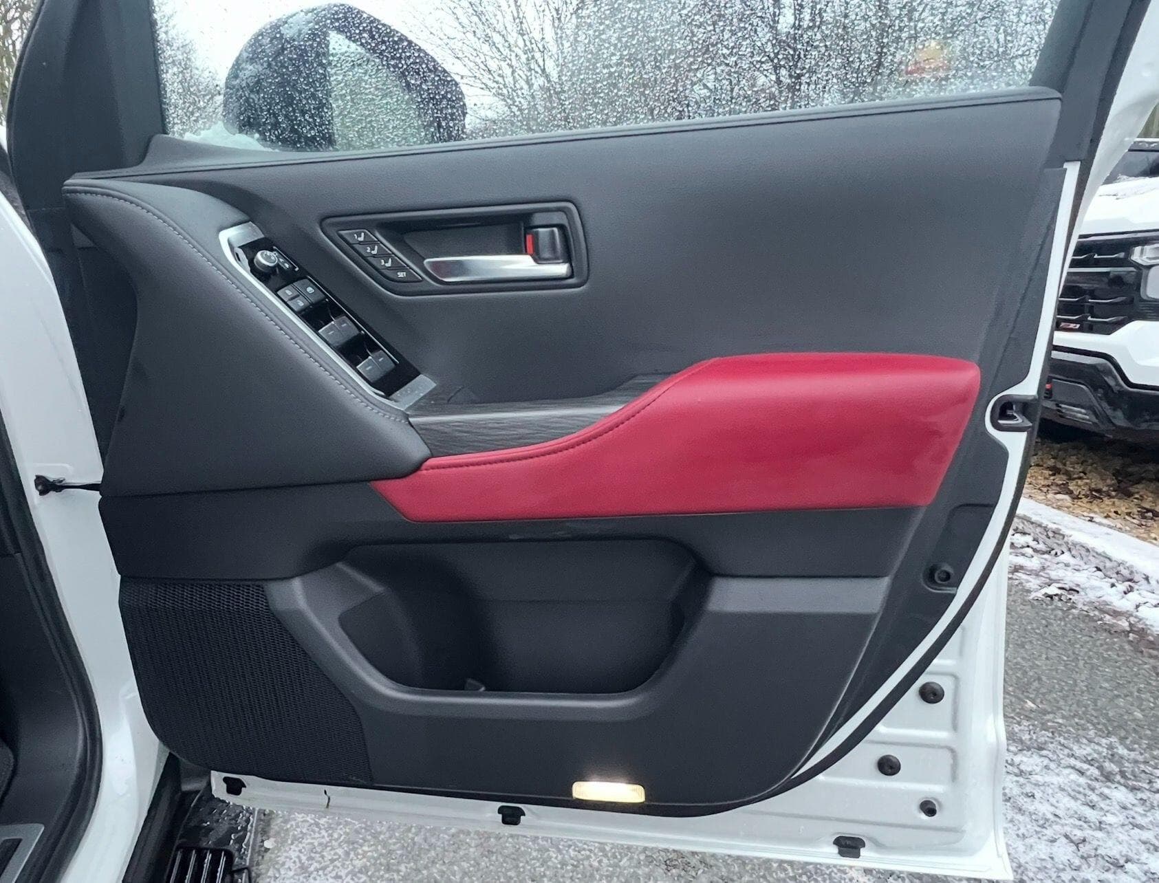 Toyota Land Cruiser - Image 11