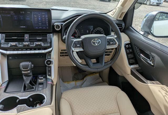 Toyota Land Cruiser - Image 10