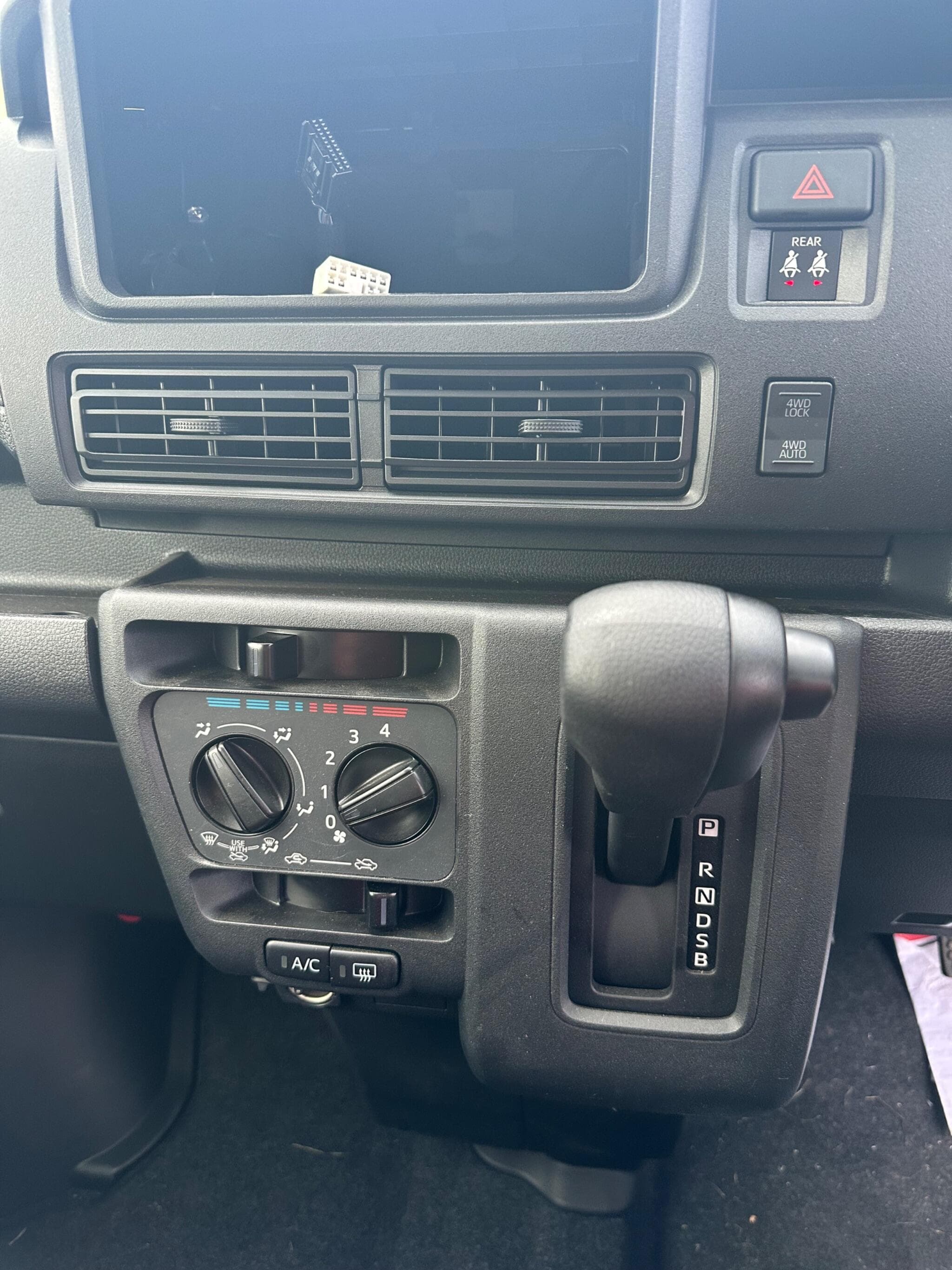 Daihatsu Hijet - Image 9