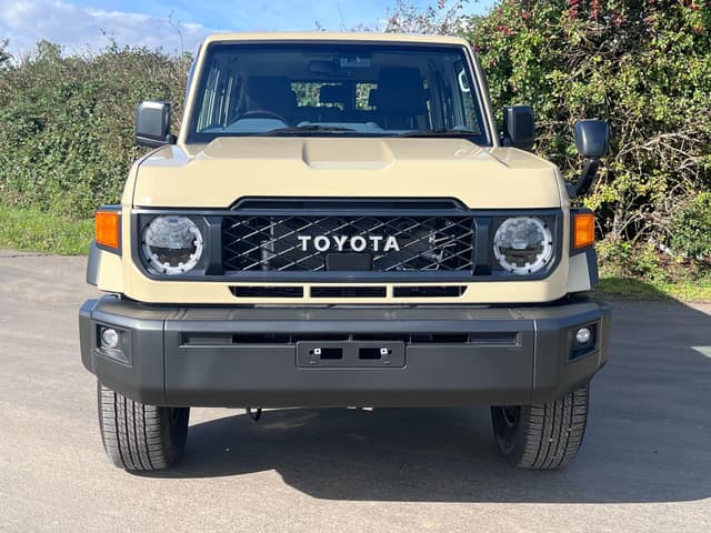 Toyota Land Cruiser - Thumbnail 2