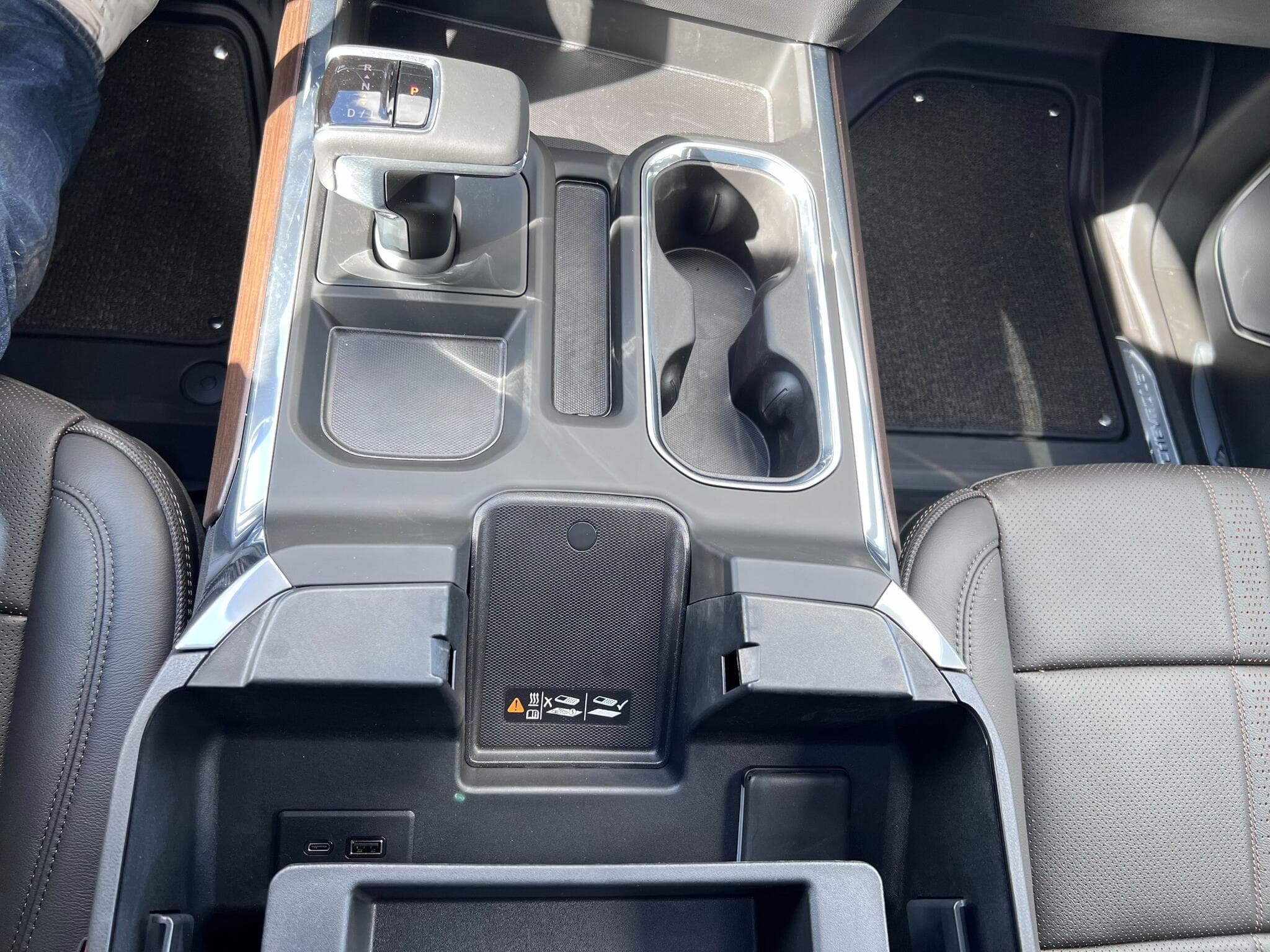 Chevrolet Silverado - Image 20