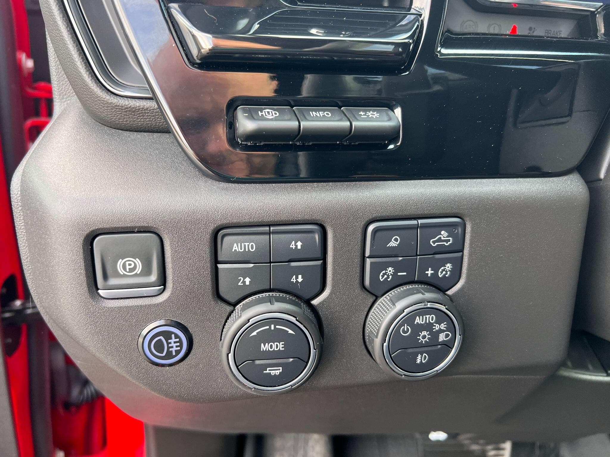 Chevrolet Silverado - Image 11