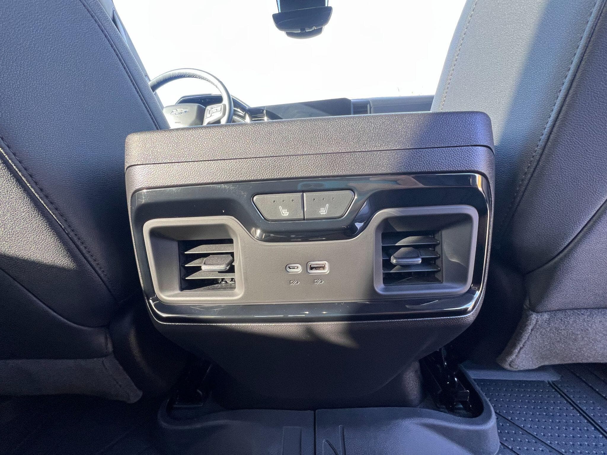 Chevrolet Silverado - Image 35