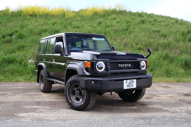 Toyota Land Cruiser - Thumbnail 2