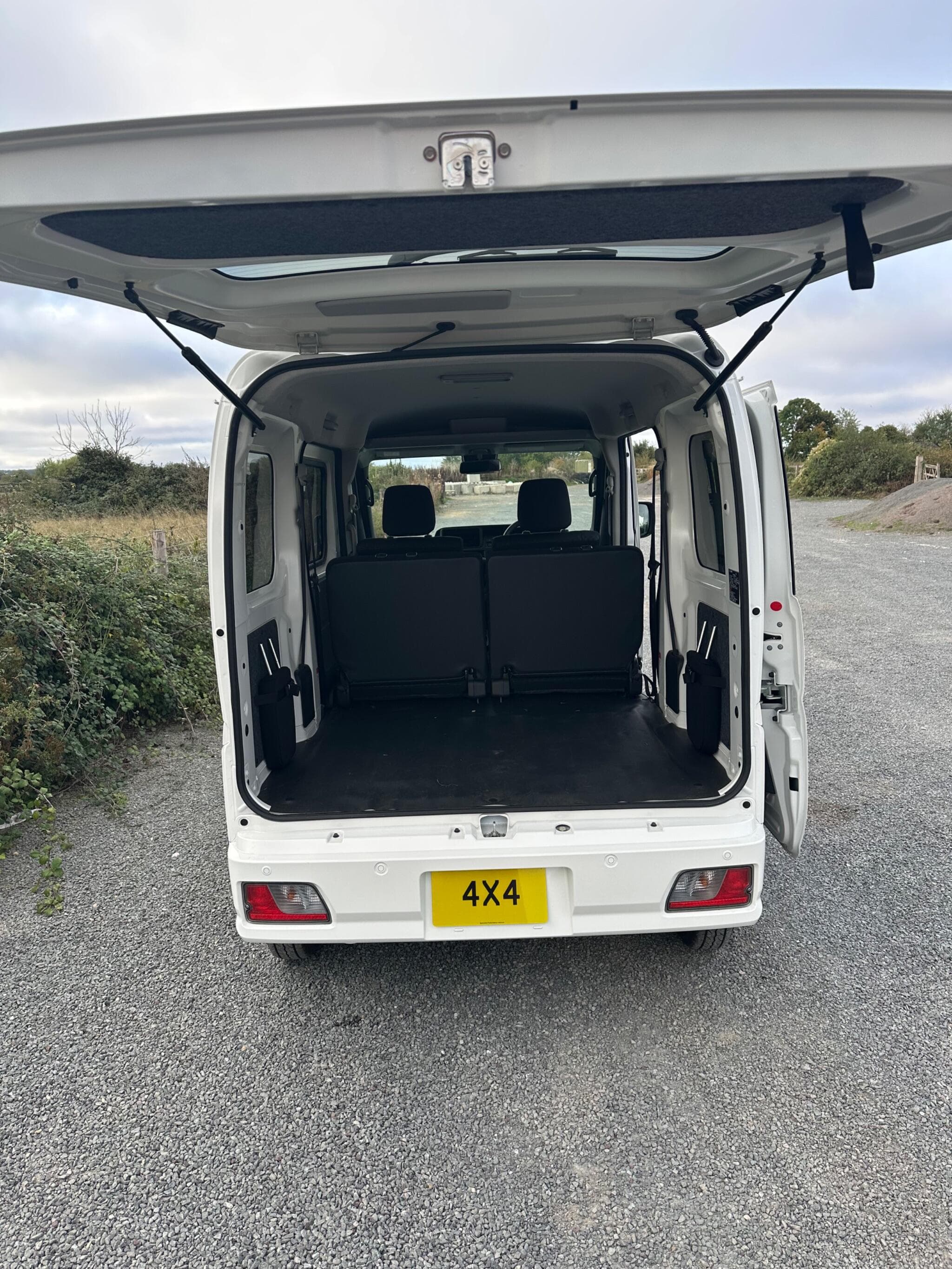 Daihatsu Hijet - Image 11
