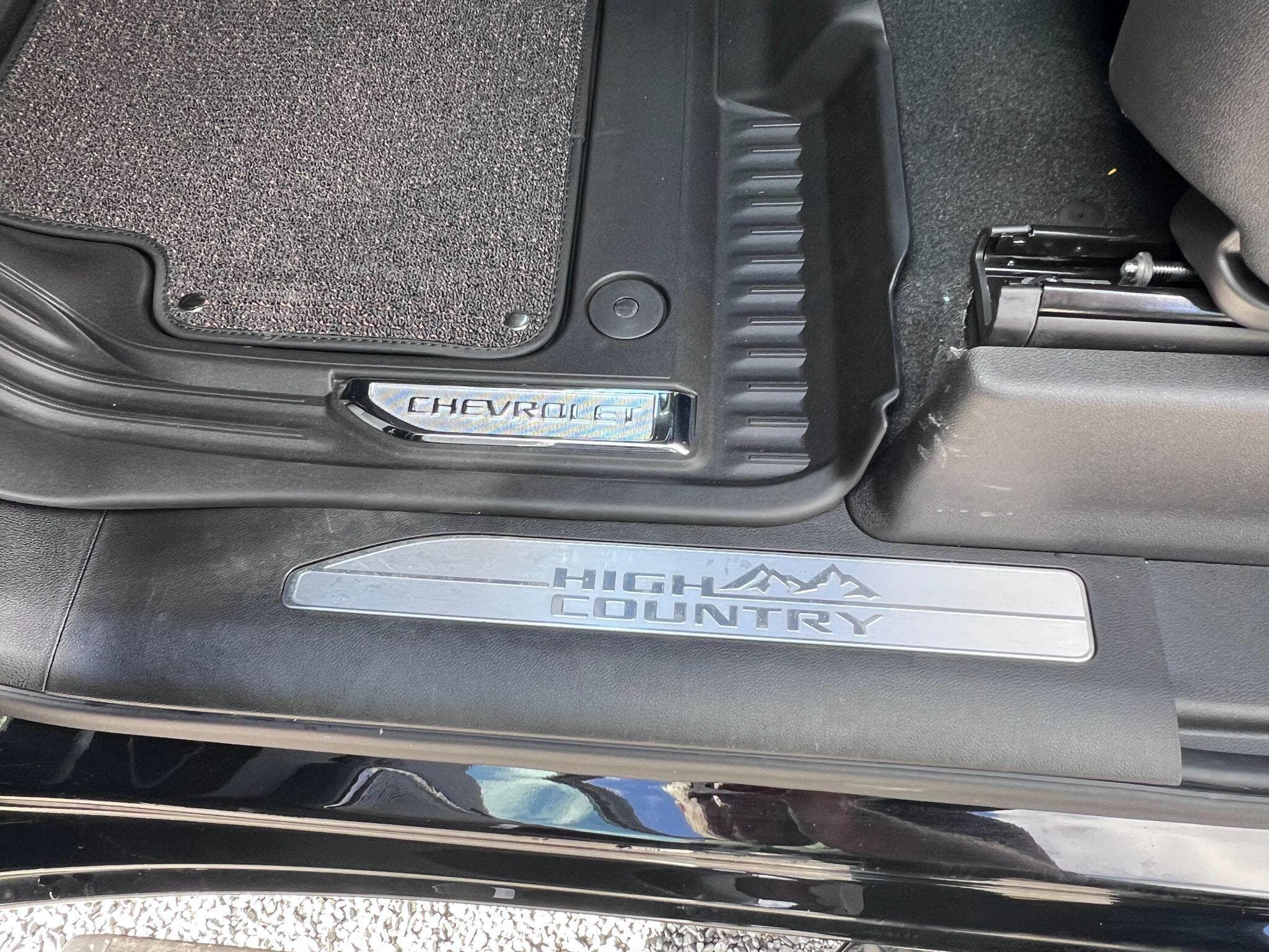 Chevrolet Silverado - Image 16