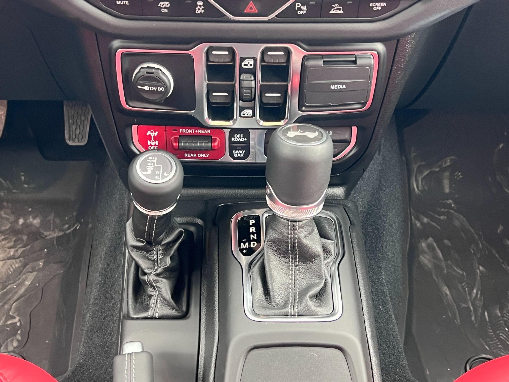 Jeep Wrangler - Image 14