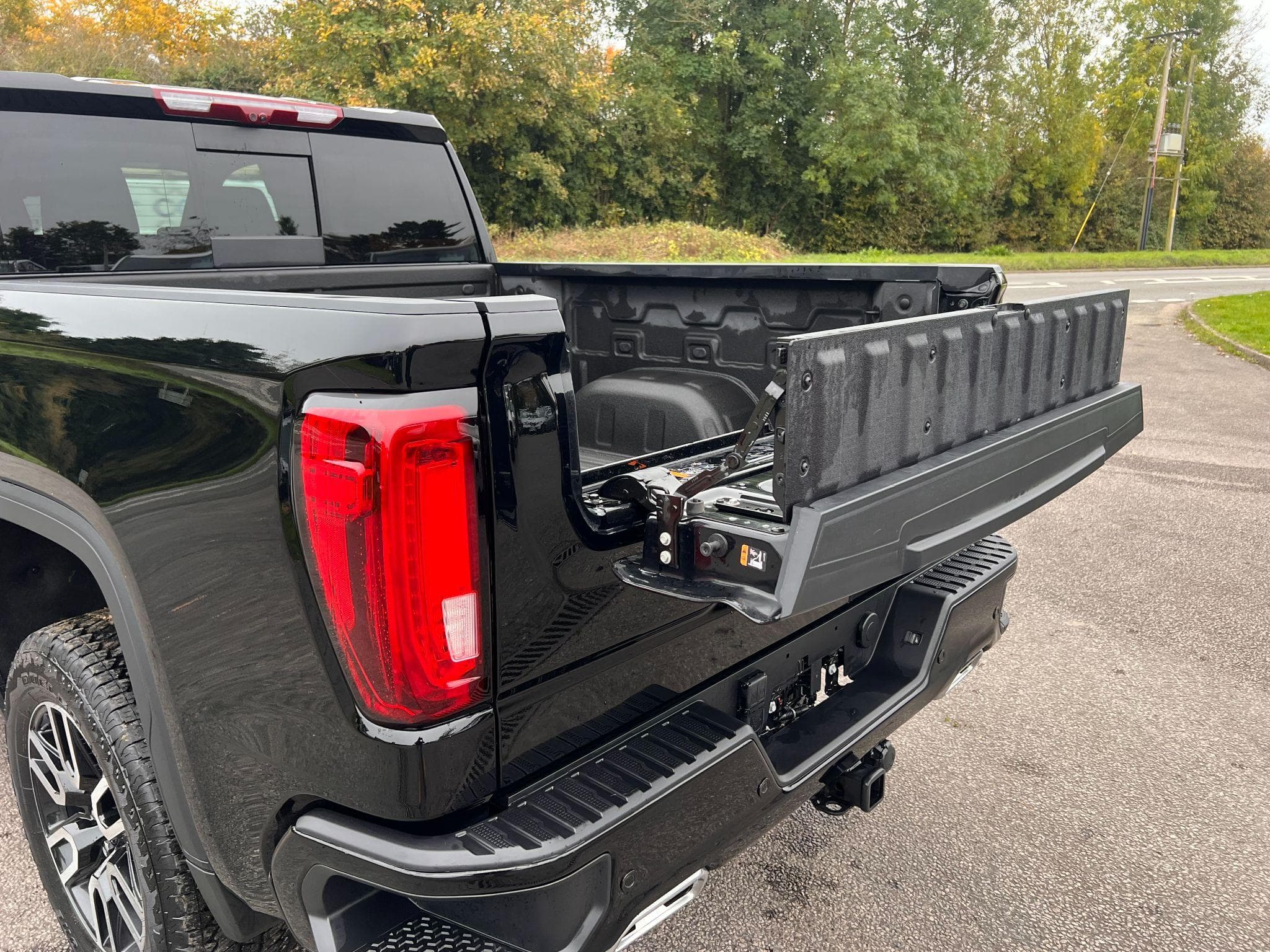 GMC Sierra - Image 17