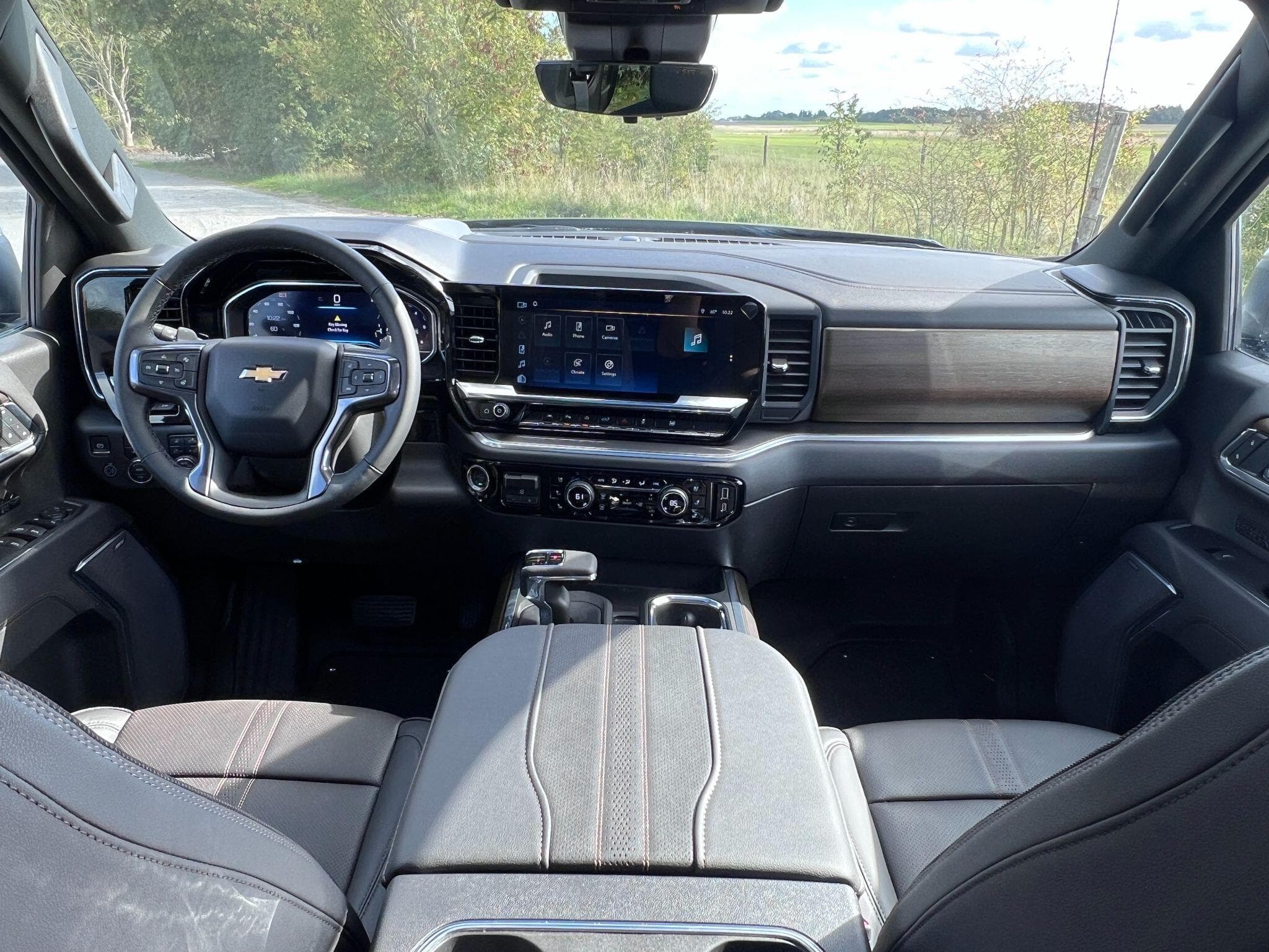 Chevrolet Silverado - Image 8