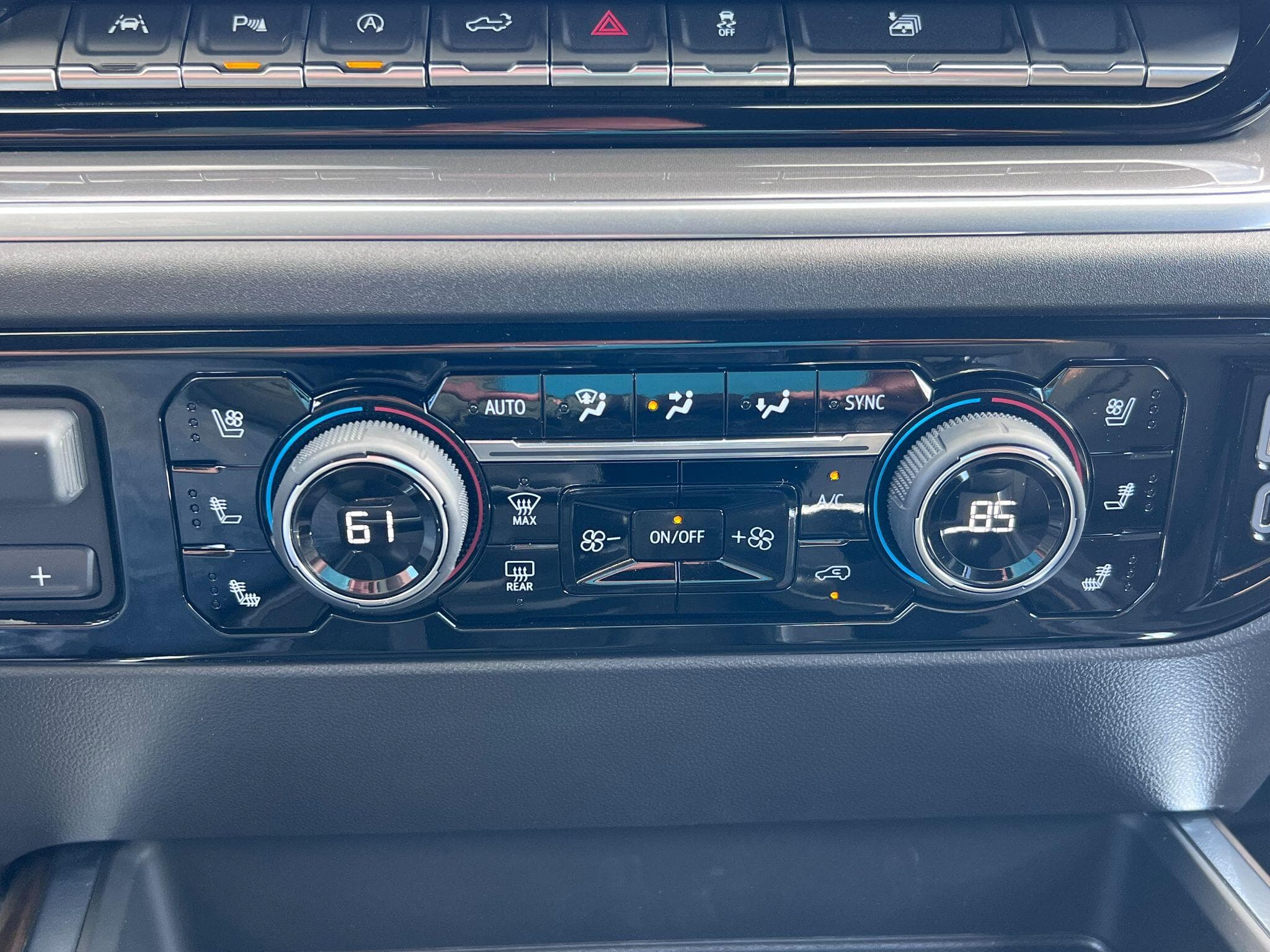 Chevrolet Silverado - Image 22