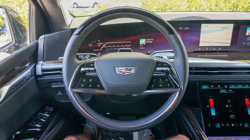 Cadillac Escalade - Image 11