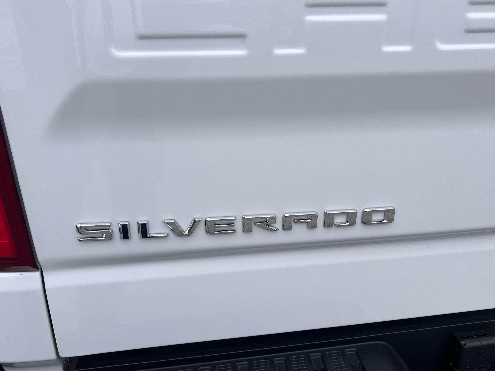 Chevrolet Silverado - Image 27