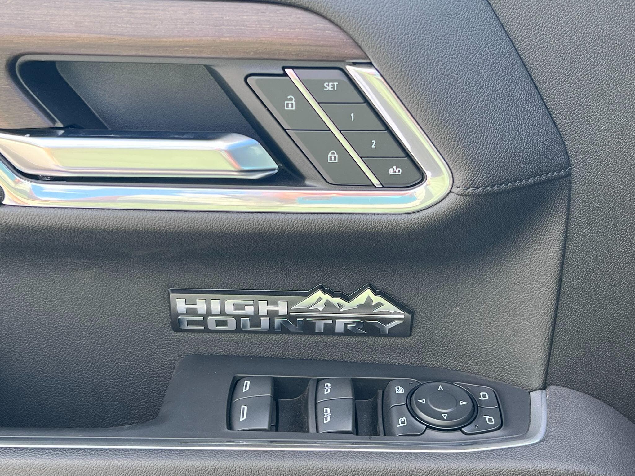 Chevrolet Silverado - Image 14