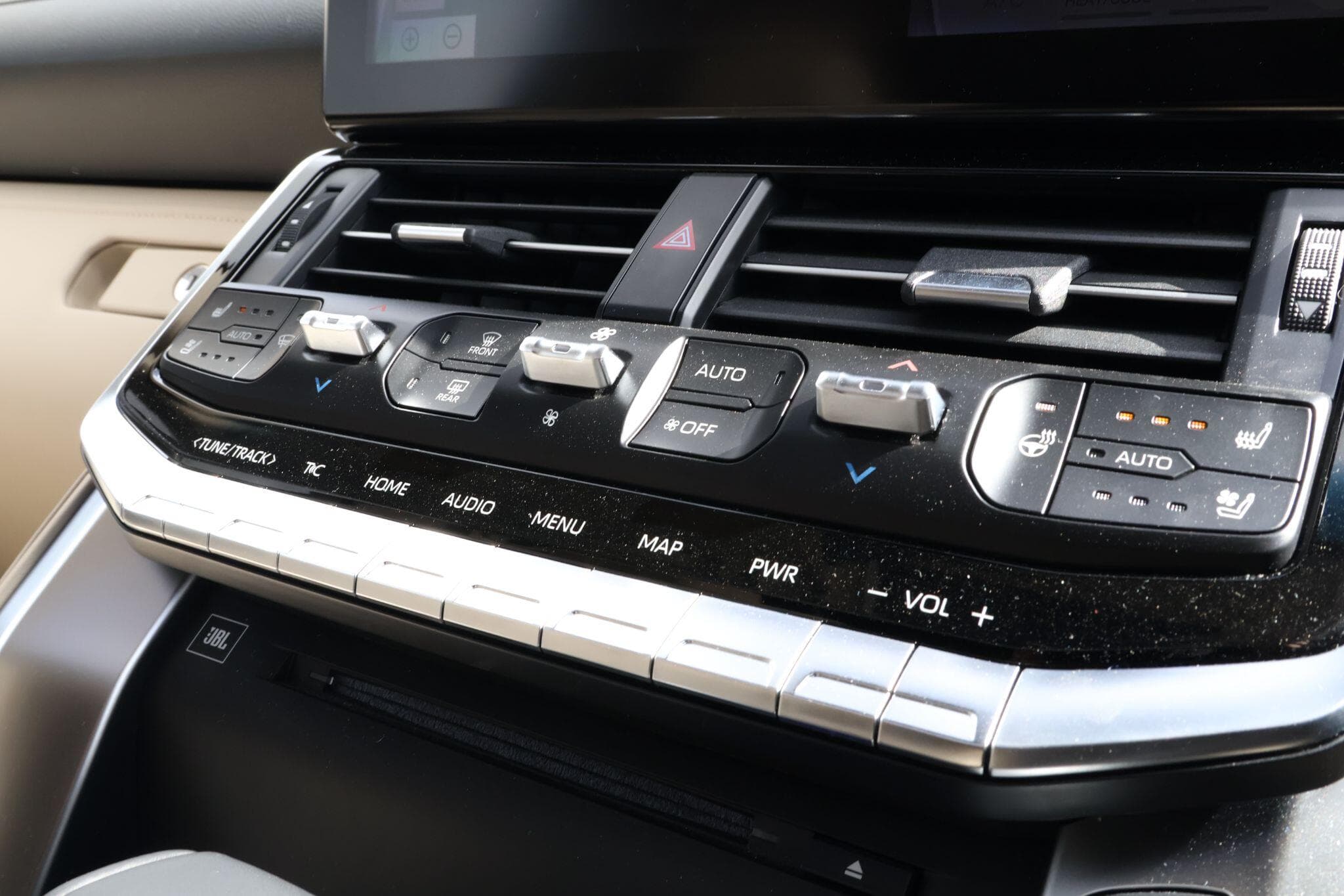 Toyota Land Cruiser - Image 31