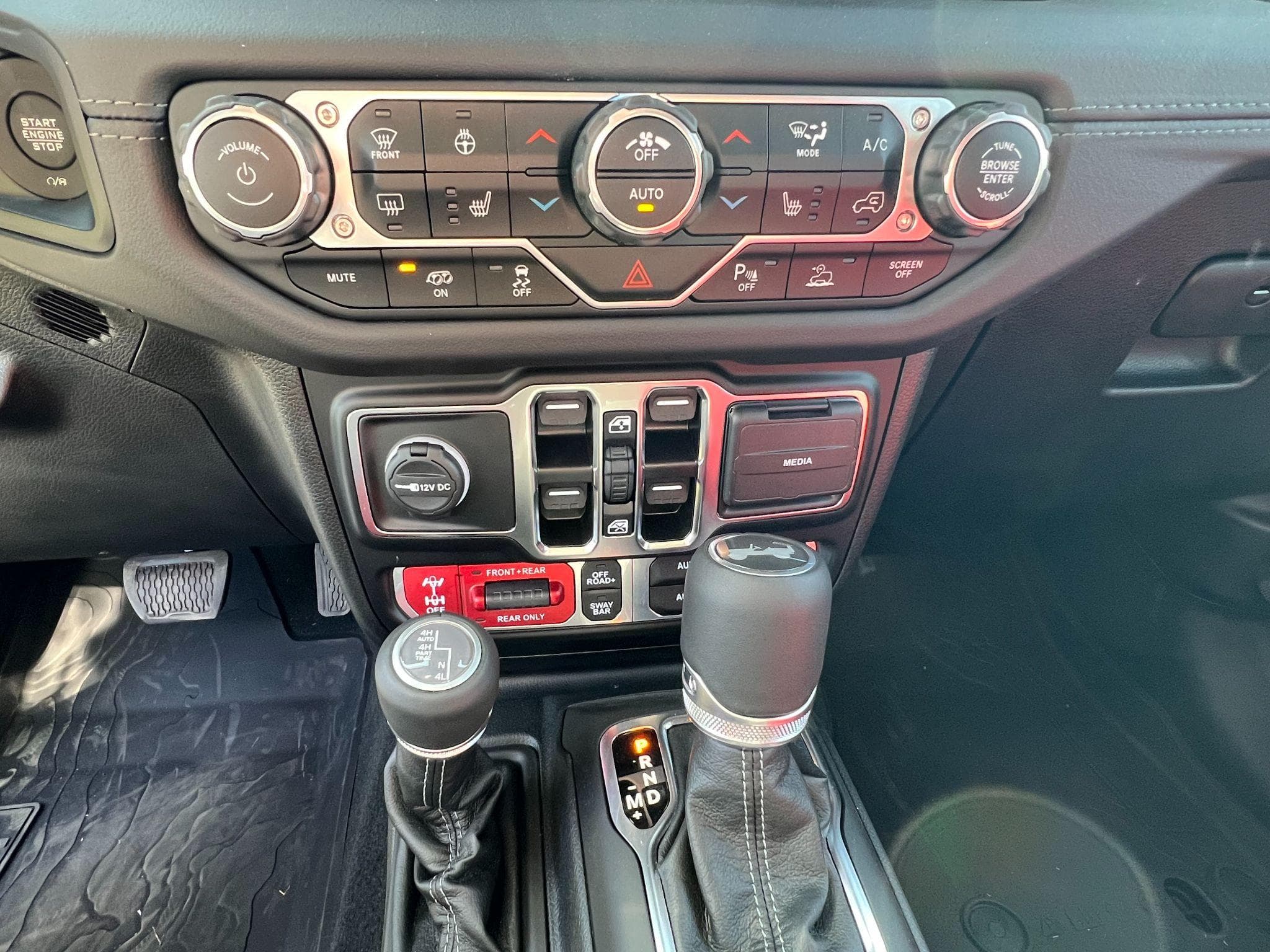 Jeep Wrangler - Image 44