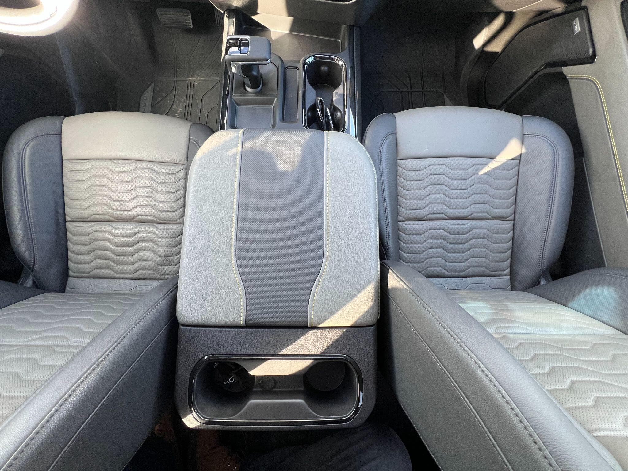 Chevrolet Silverado - Image 25