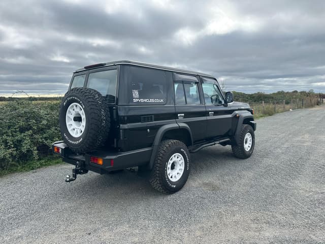 Toyota Land Cruiser - Thumbnail 2