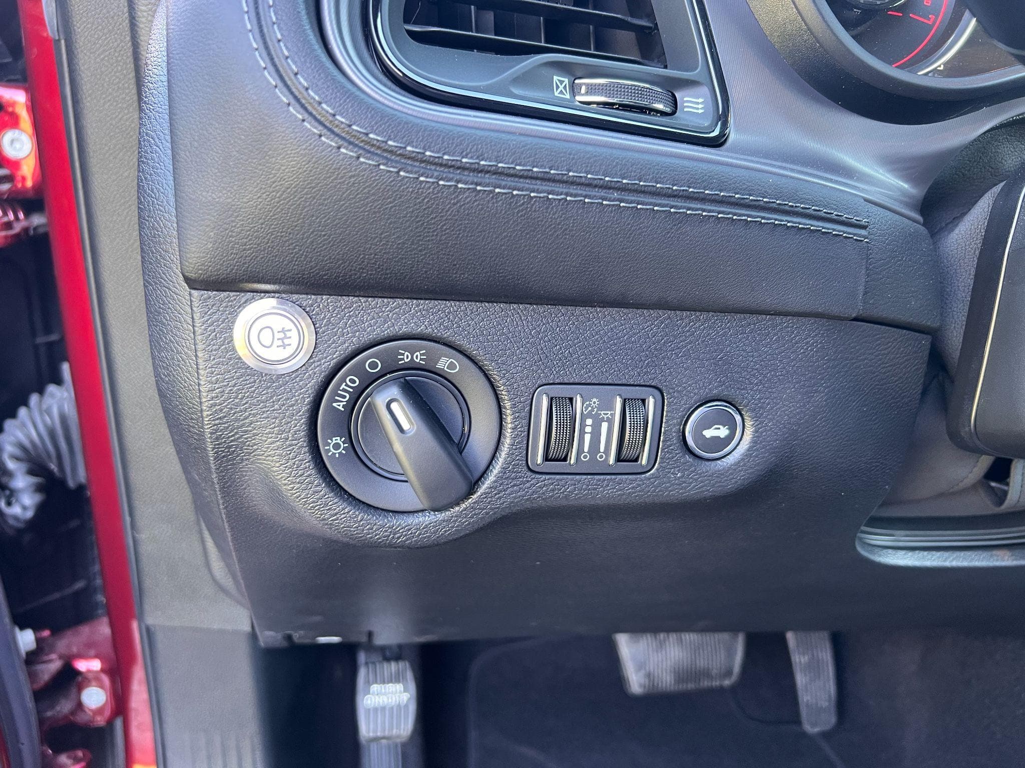 Dodge Challenger - Image 14