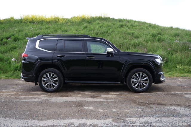 Toyota Land Cruiser - Thumbnail 2