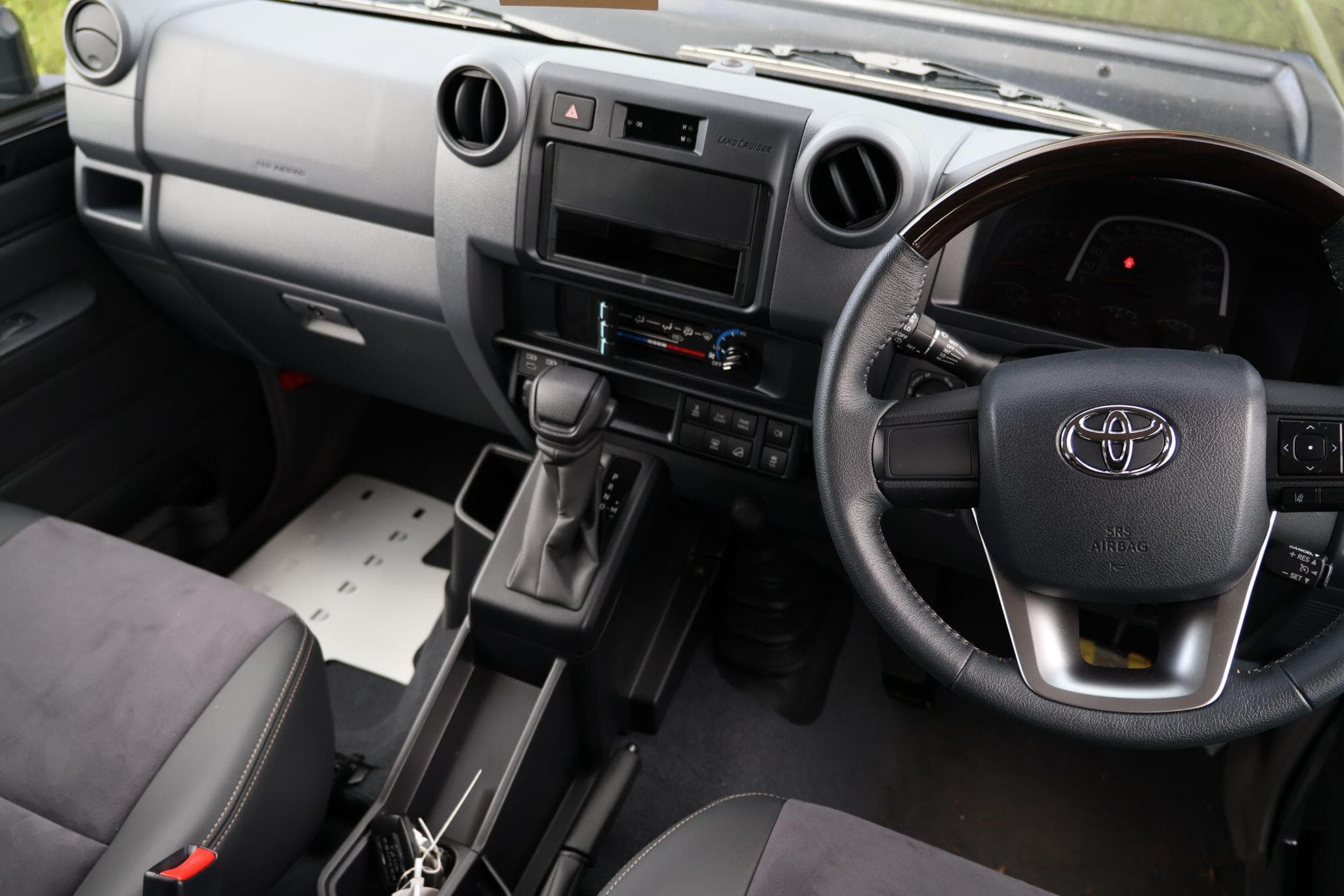 Toyota Land Cruiser - Image 65