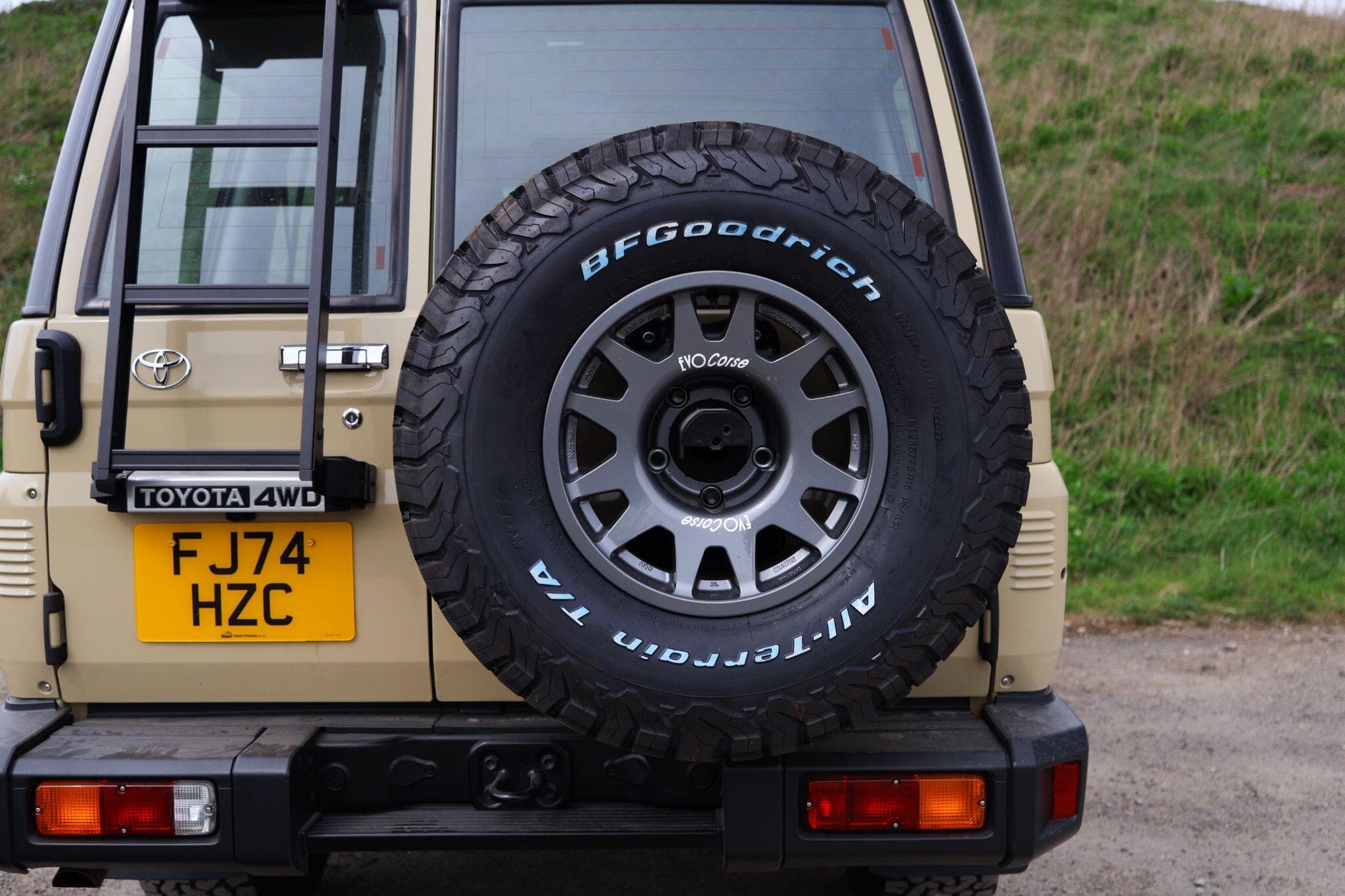 Toyota Land Cruiser - Image 6