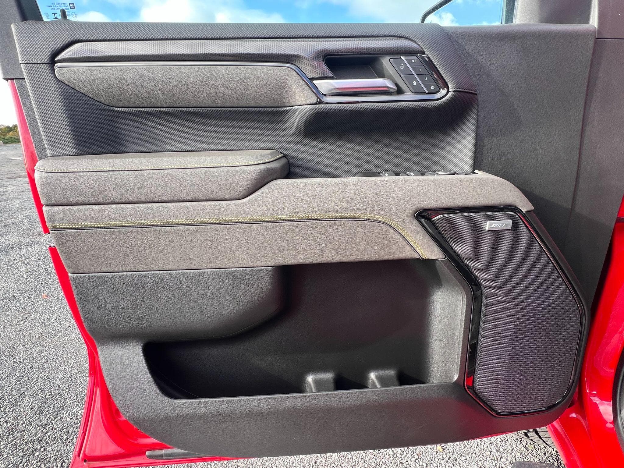 Chevrolet Silverado - Image 10