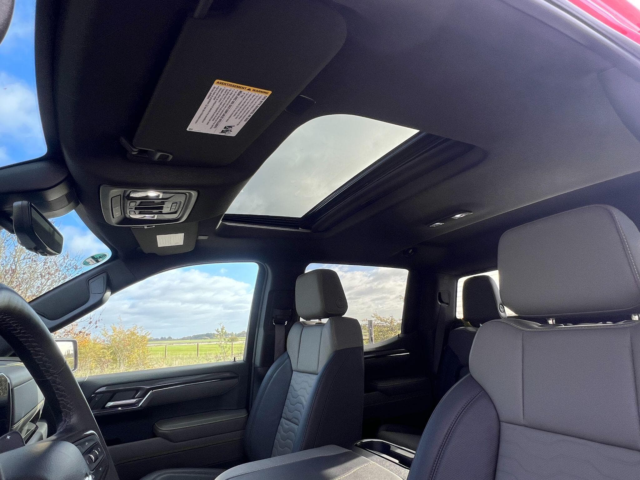 Chevrolet Silverado - Image 31