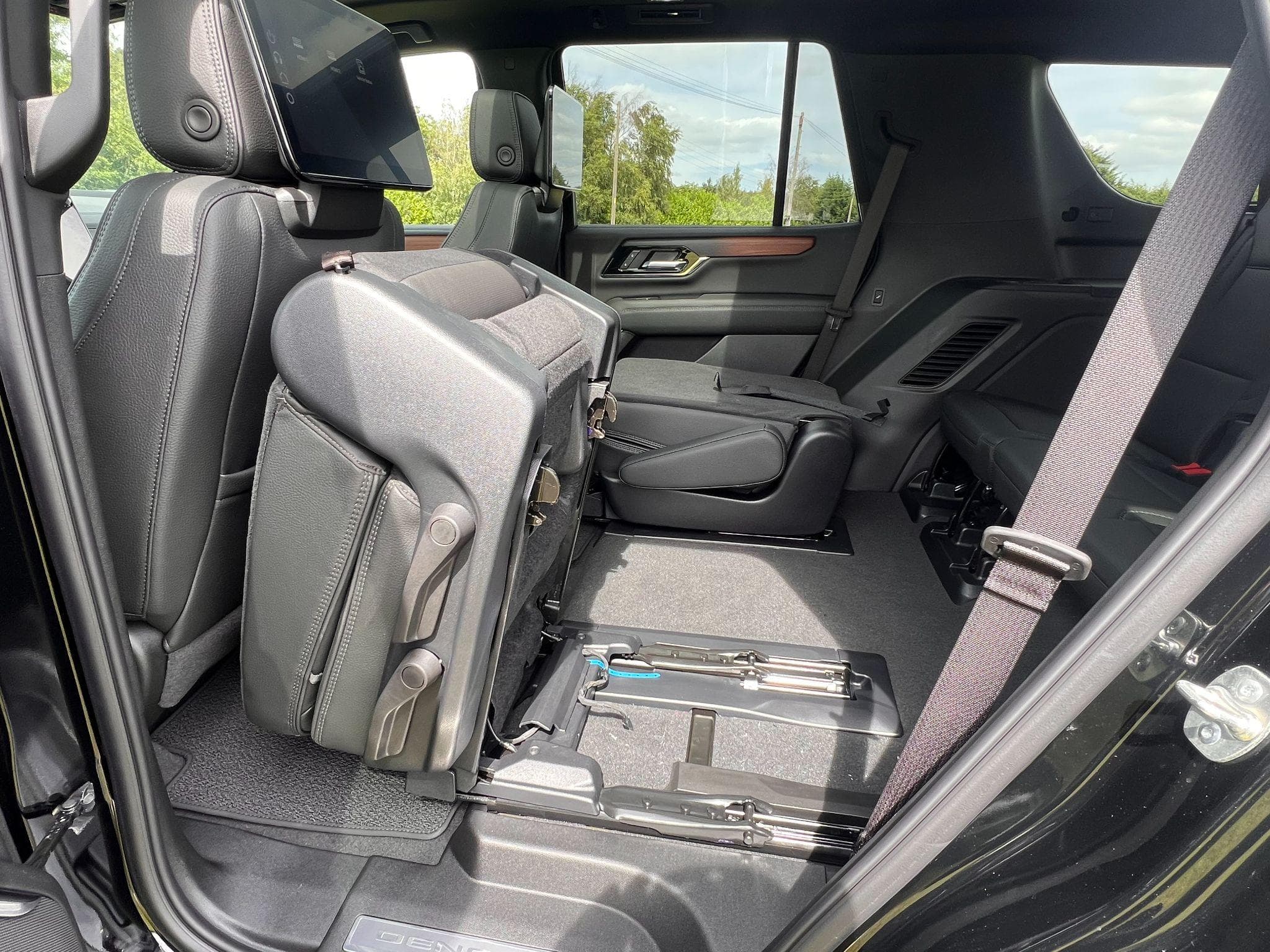 GMC Yukon - Image 24