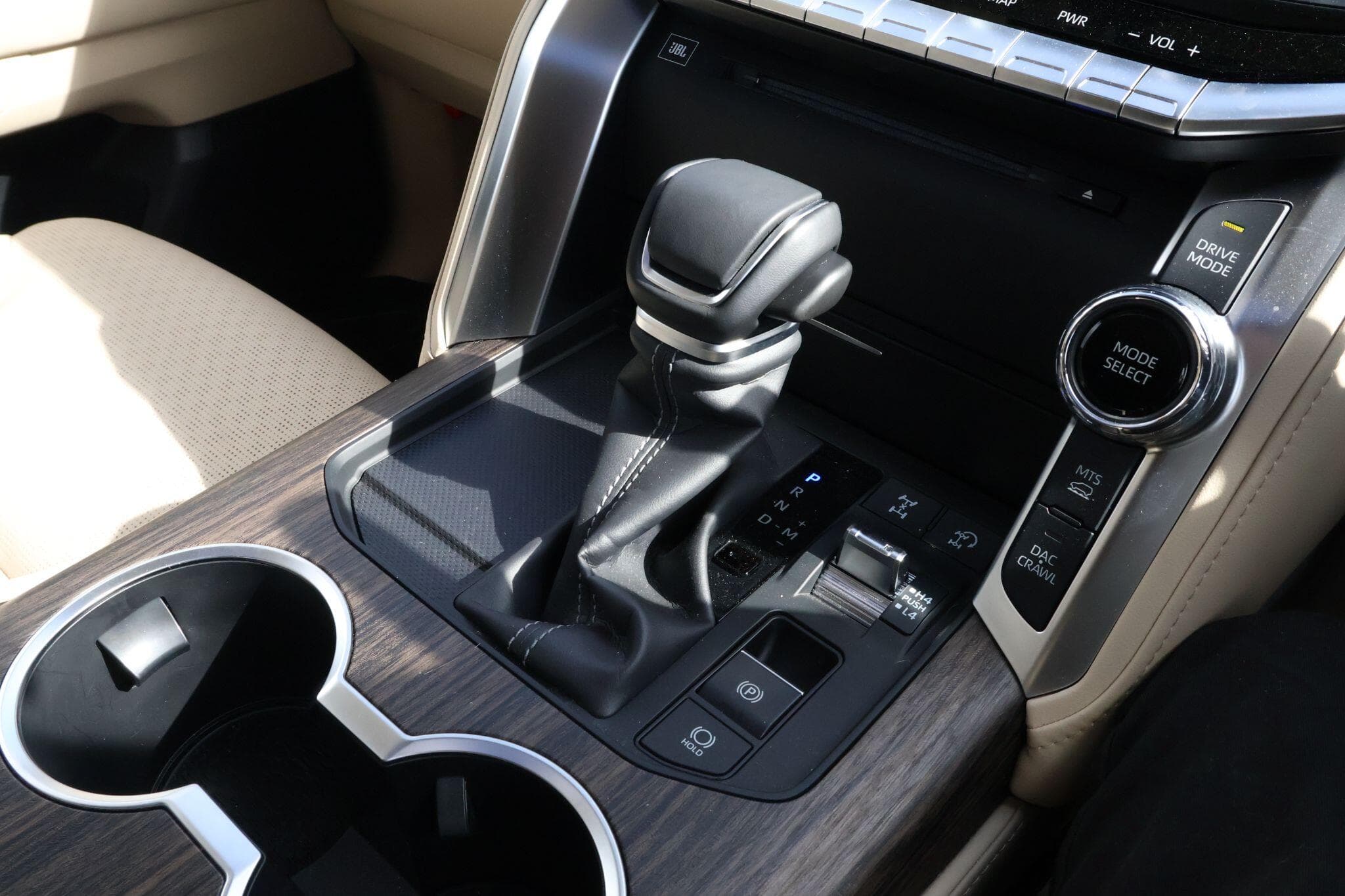 Toyota Land Cruiser - Image 12