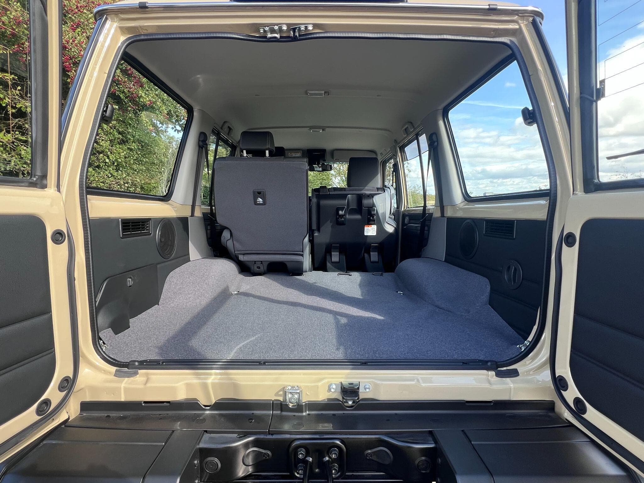 Toyota Land Cruiser - Image 19