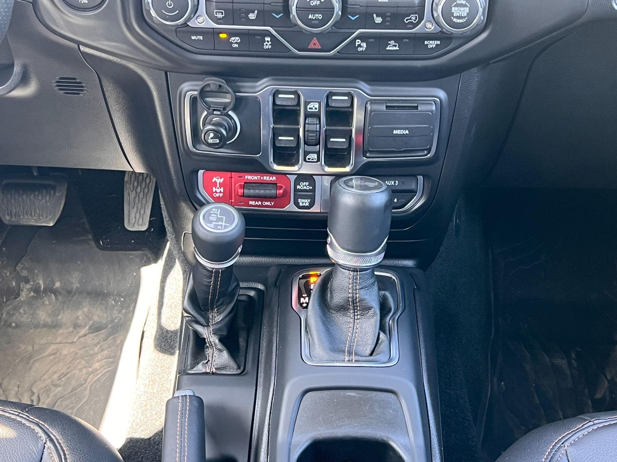 Jeep Wrangler - Image 19