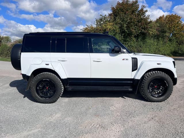 Land Rover Defender 110 - Thumbnail 3