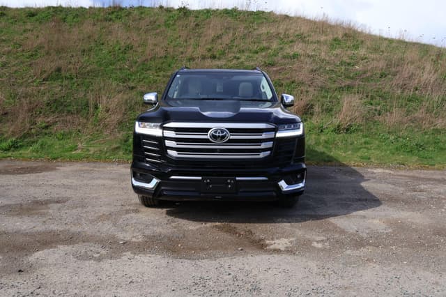 Toyota Land Cruiser - Thumbnail 2